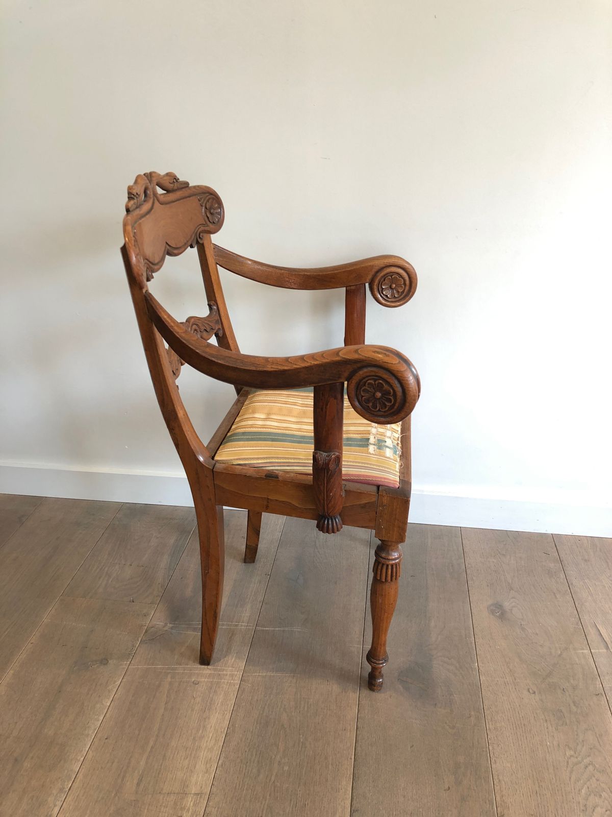 photo vinterior English Regency Mahogany Desk Chair With Swan Neck Decor