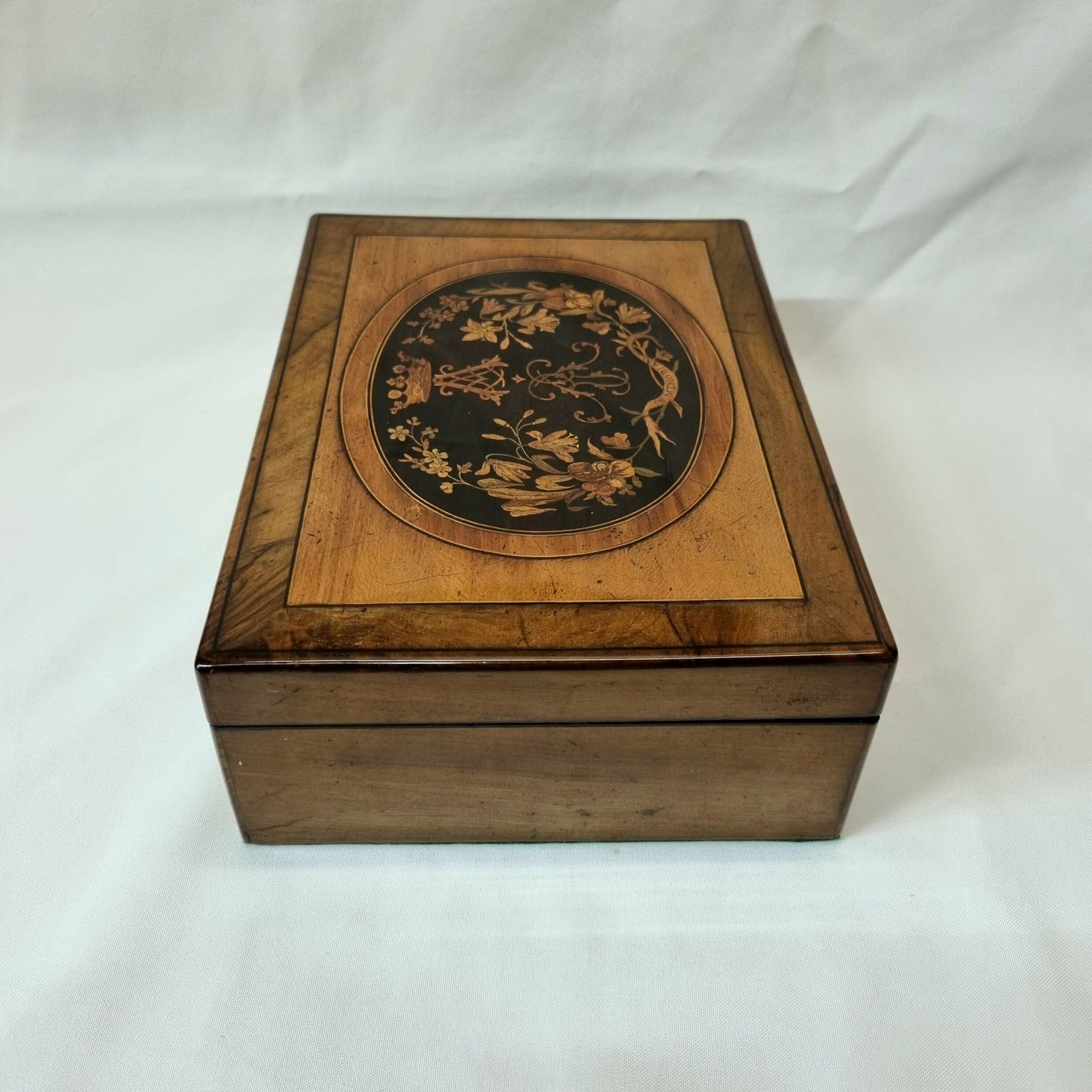 An Antique Walnut Trinket / Jewellery Box With Exceptionally Fine Inlaid Marquetry Dedicated In Memoriam To A Marquis And A Velvet Interior. photo vintage