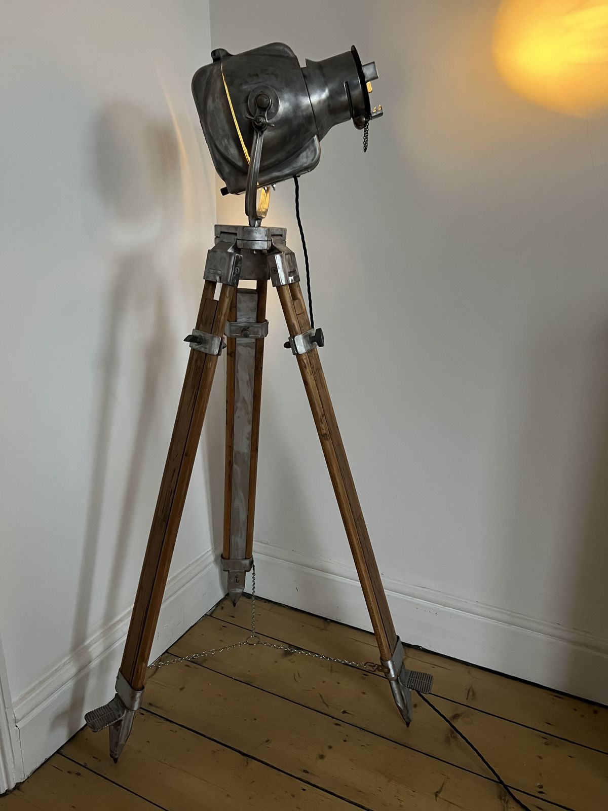 Vintage Movie Theatre Spot Light Tripod Floor Lamp Queens Theatre, Shaftesburyenue, London photo buy
