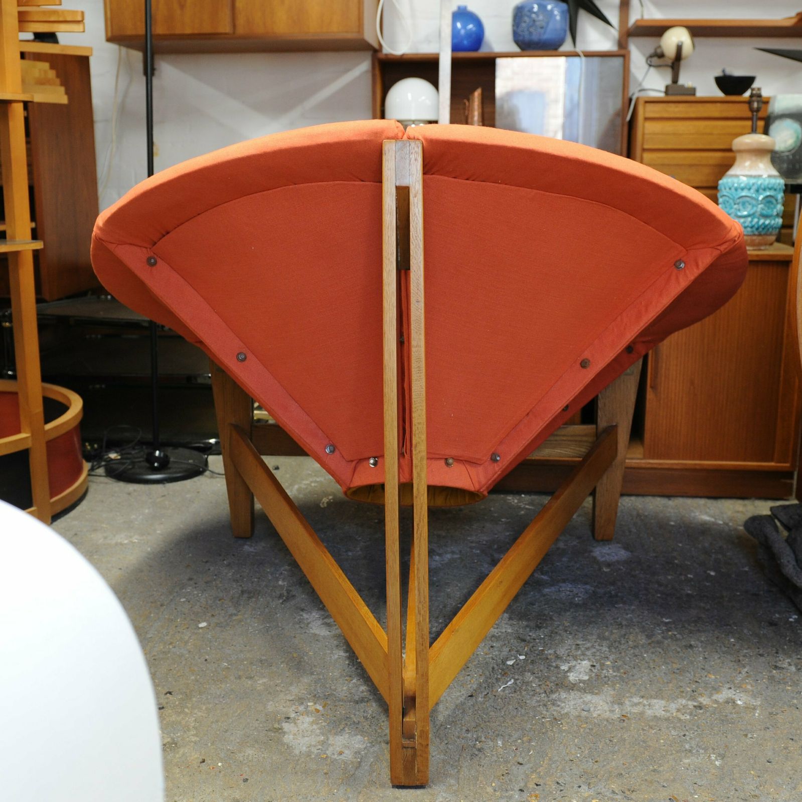 photo furniture Large Mid Century Fibreglass Pink And Yellow Flower/ Daisy Chair On A Wooden Tripod Stand, 1960s