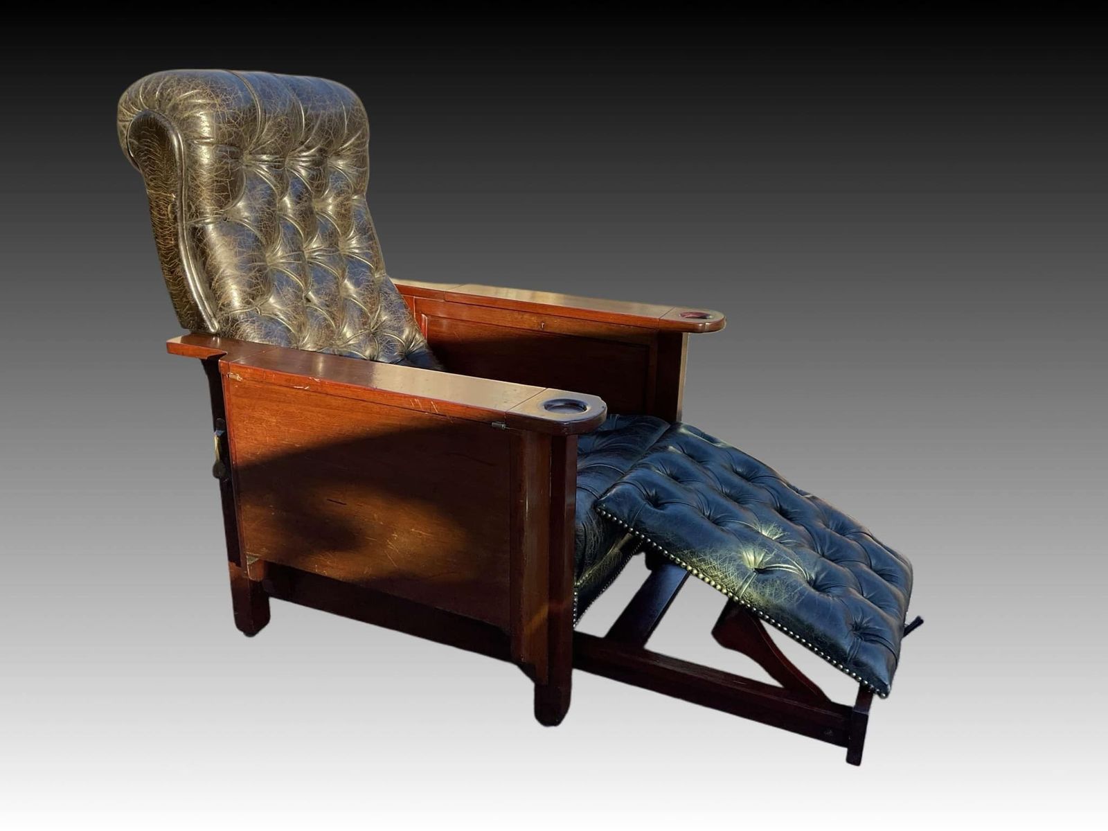 photo vintage Mahogany ‘Glenister’s Patent’ Reclining Gaming Armchair
