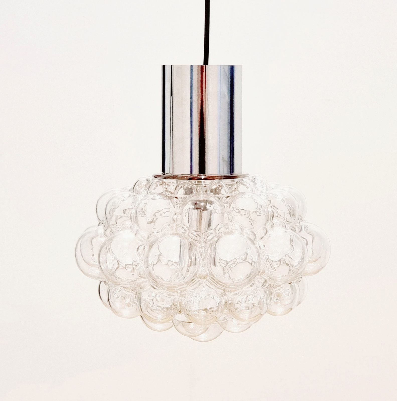 Grote Mid Century Plafondlamp Met Bellenglazuur En Chroom, Door Helena Tynell Voor Limburg, Duitsland, Jaren 1960 photo furniture