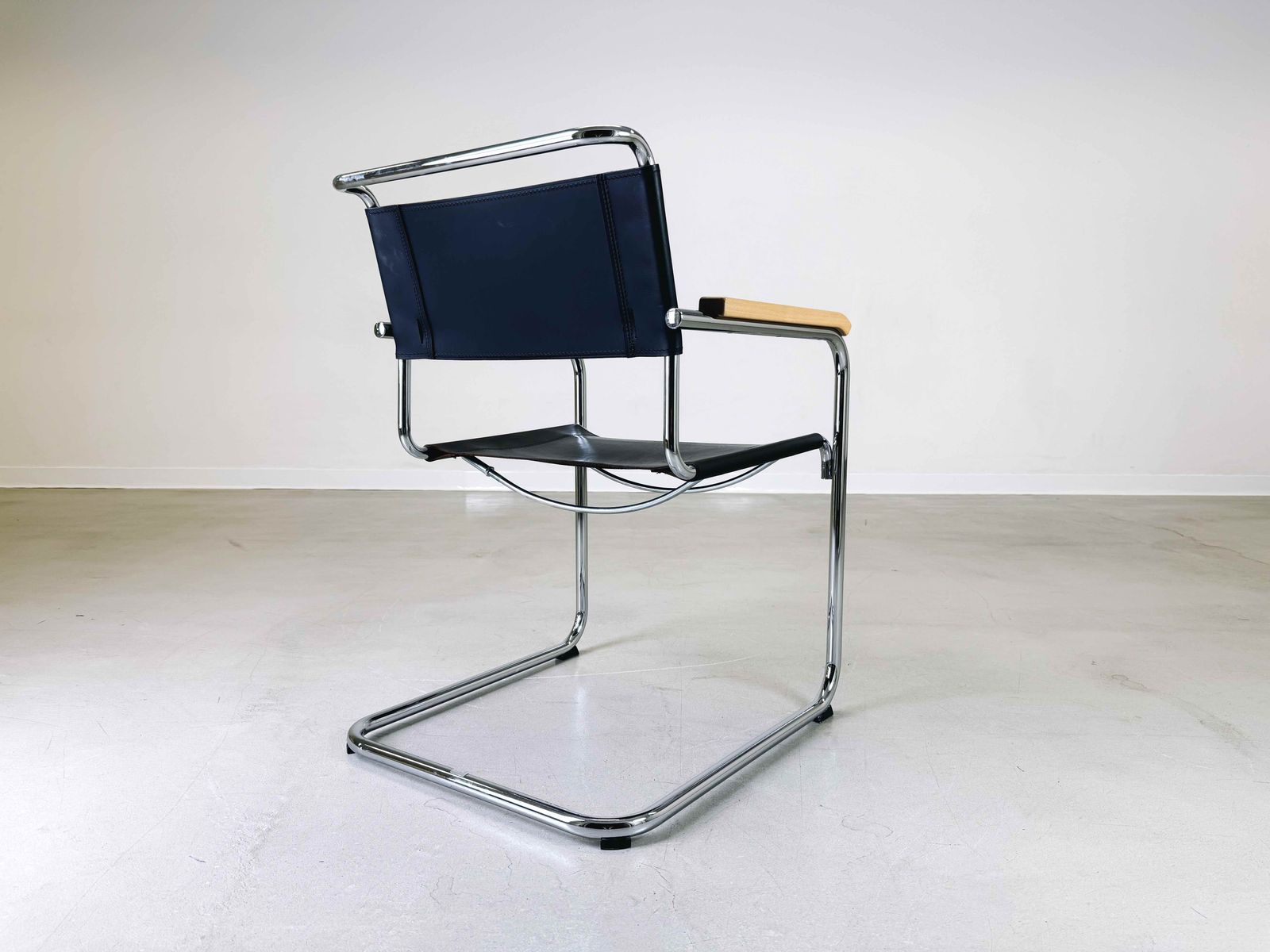 Original Thonet Chair S33/ S34 With Armrest Mart Stam Leather Black photo vinterior