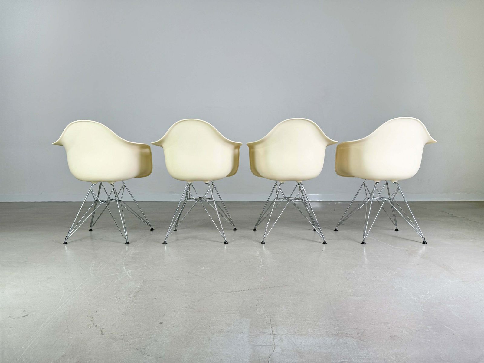 Set Of 4 Vitra Chairs Charles & Ray Eames Plastic Armchair Dar Re photo 1450.0