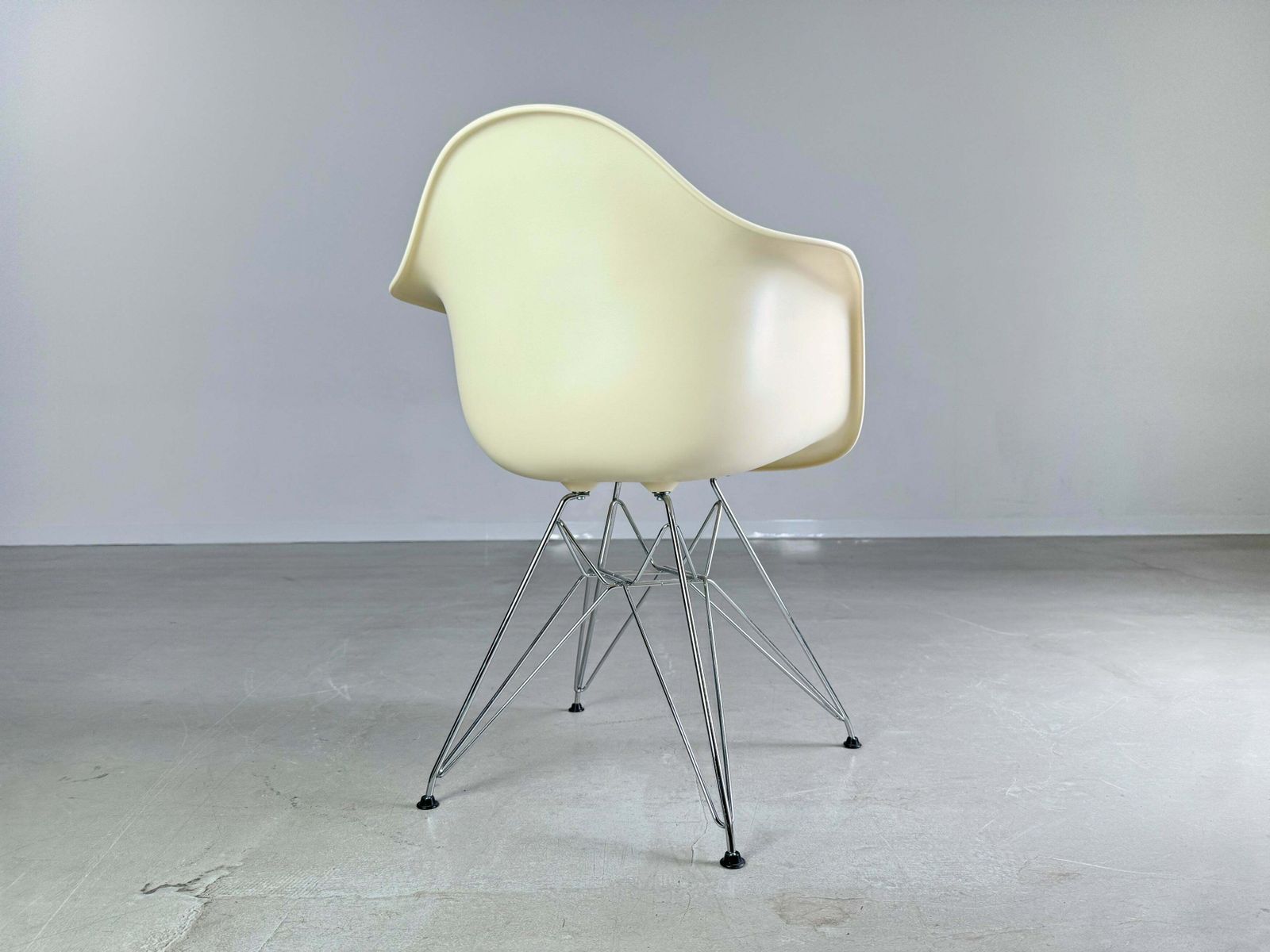 Set Of 4 Vitra Chairs Charles & Ray Eames Plastic Armchair Dar Re photo vintage