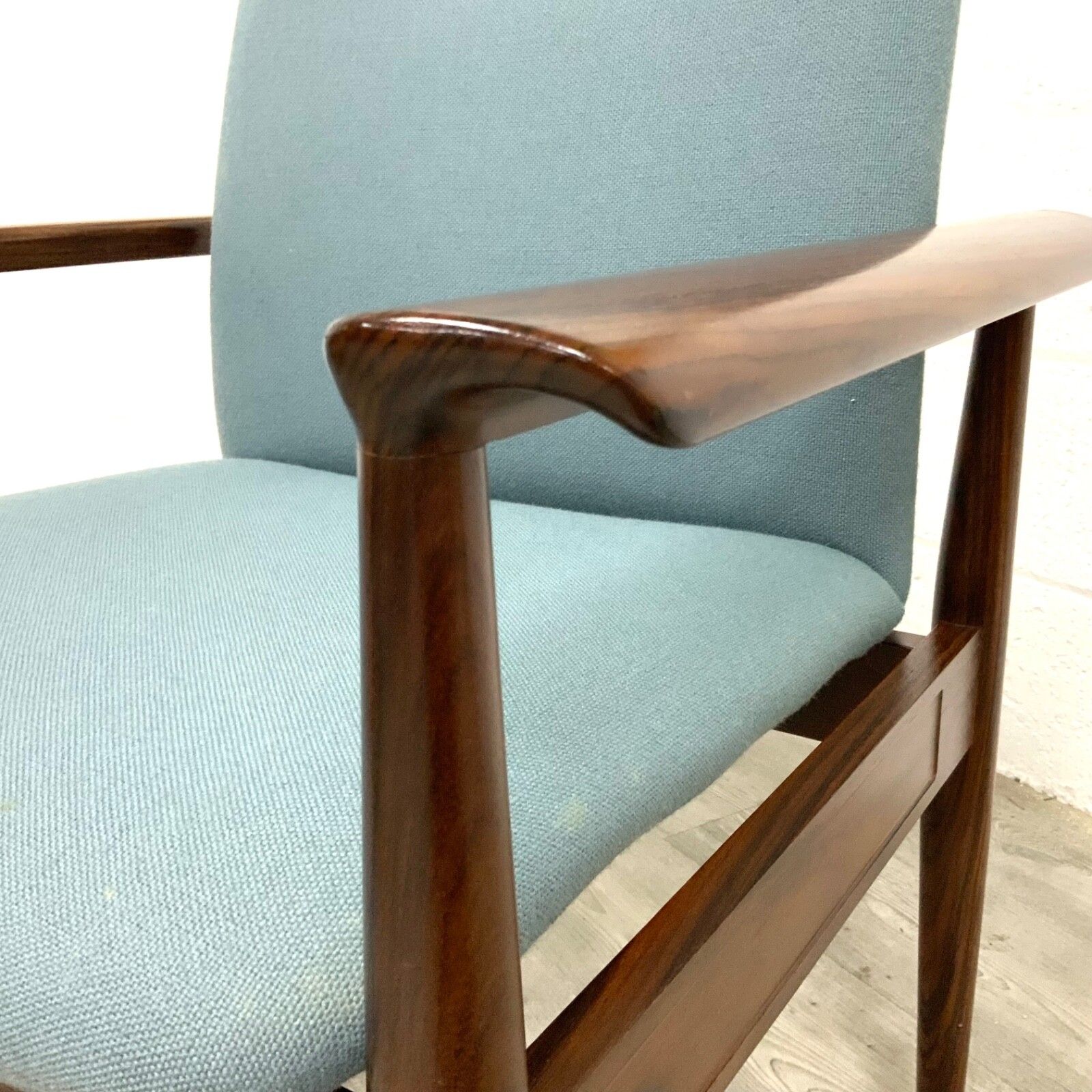 A Set Of 6 Danish Rosewood “Diplomat” Chairs  Model 209 By Finn Juhl For Cado photo vinterior