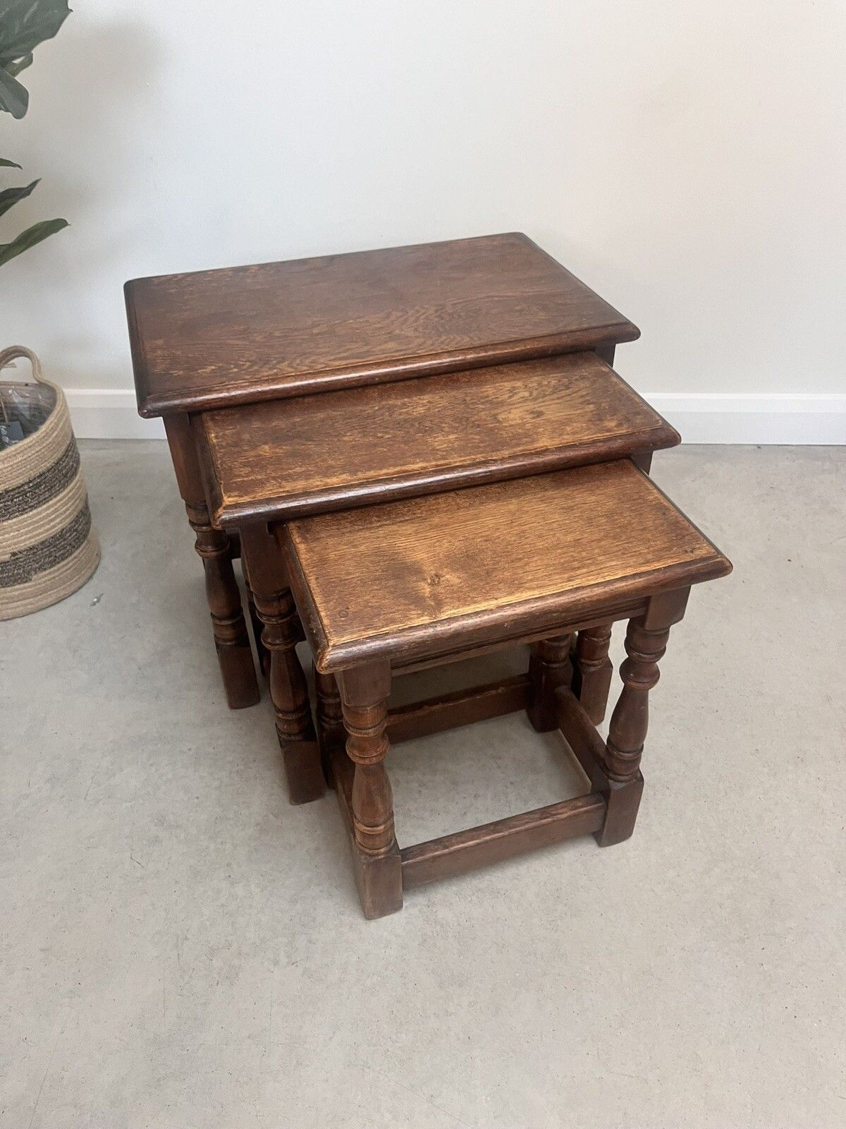 Vintage Old Charm Style Oak Nest Of 3 Tables / Brown Oak C.1960