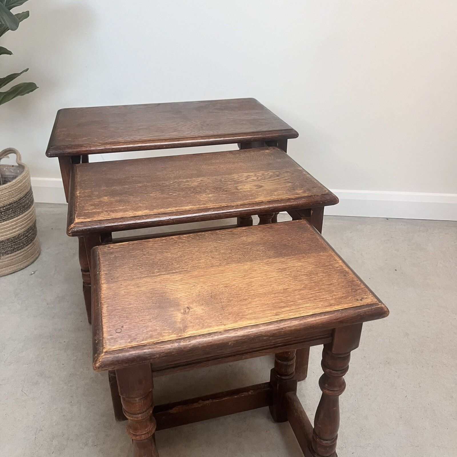 photo furniture Vintage Old Charm Style Oak Nest Of 3 Tables / Brown Oak C.1960