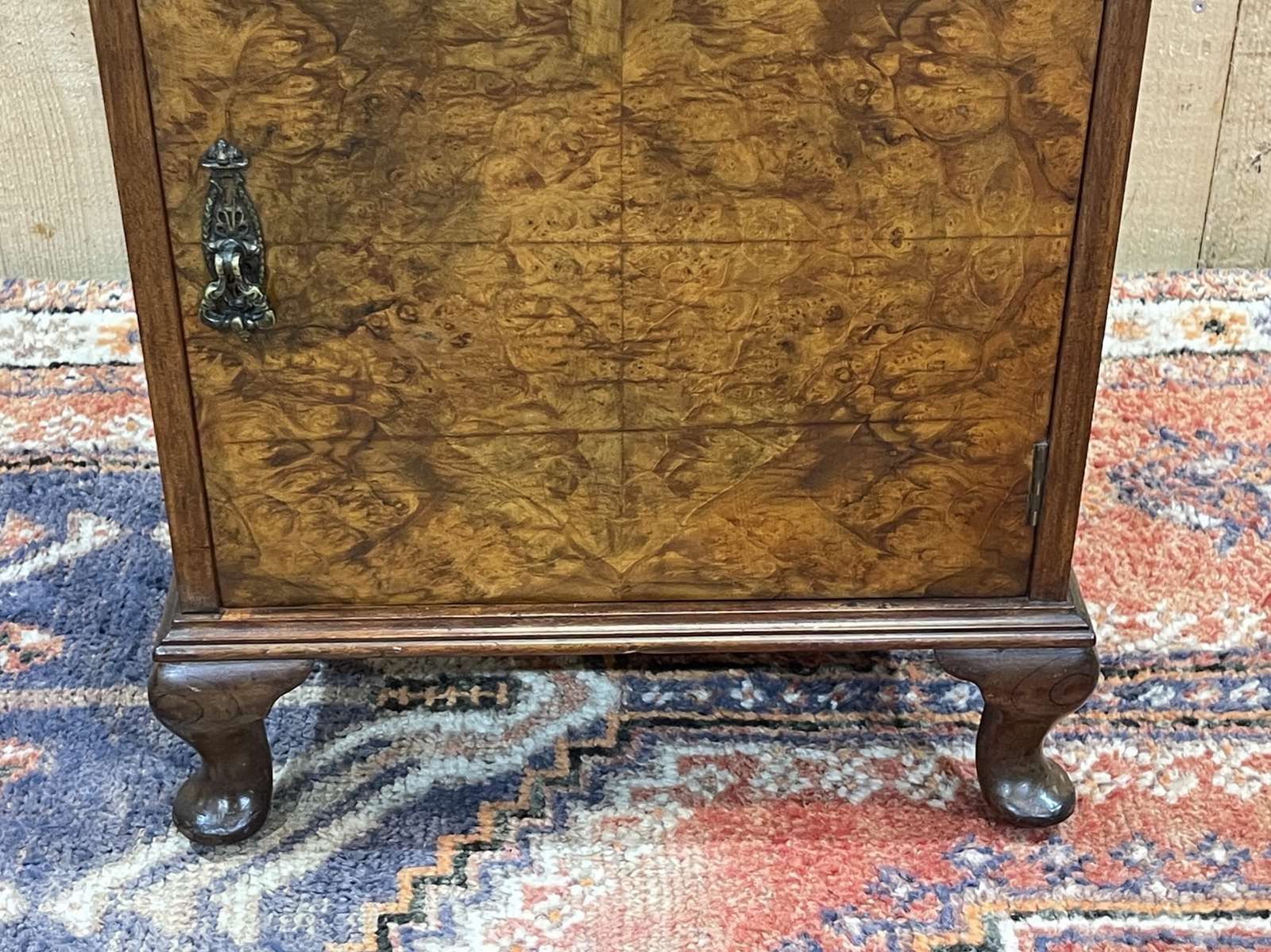English Bedside Table In Walnut Burl From The 1930s photo 360.0