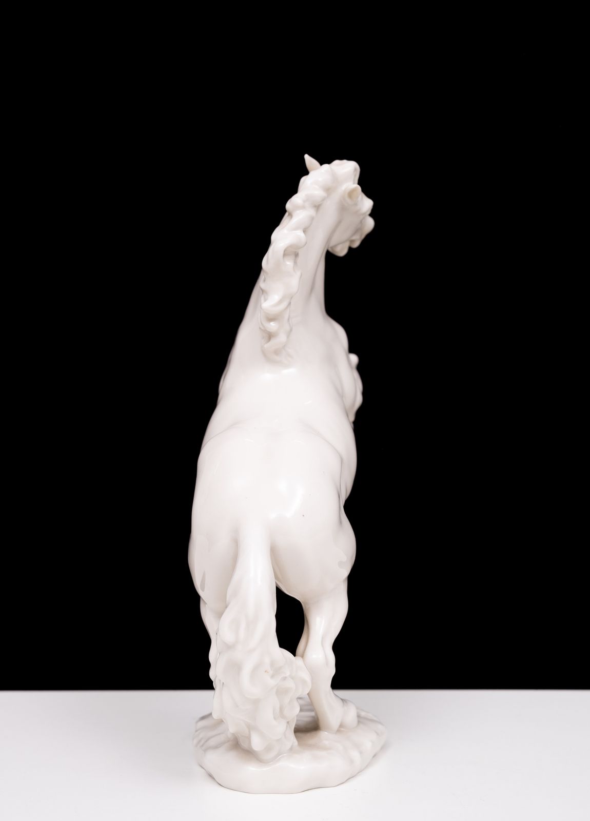 Porseleinen Paardenbeeldje Lorenz Hutschenreuther Duitsland photo furniture