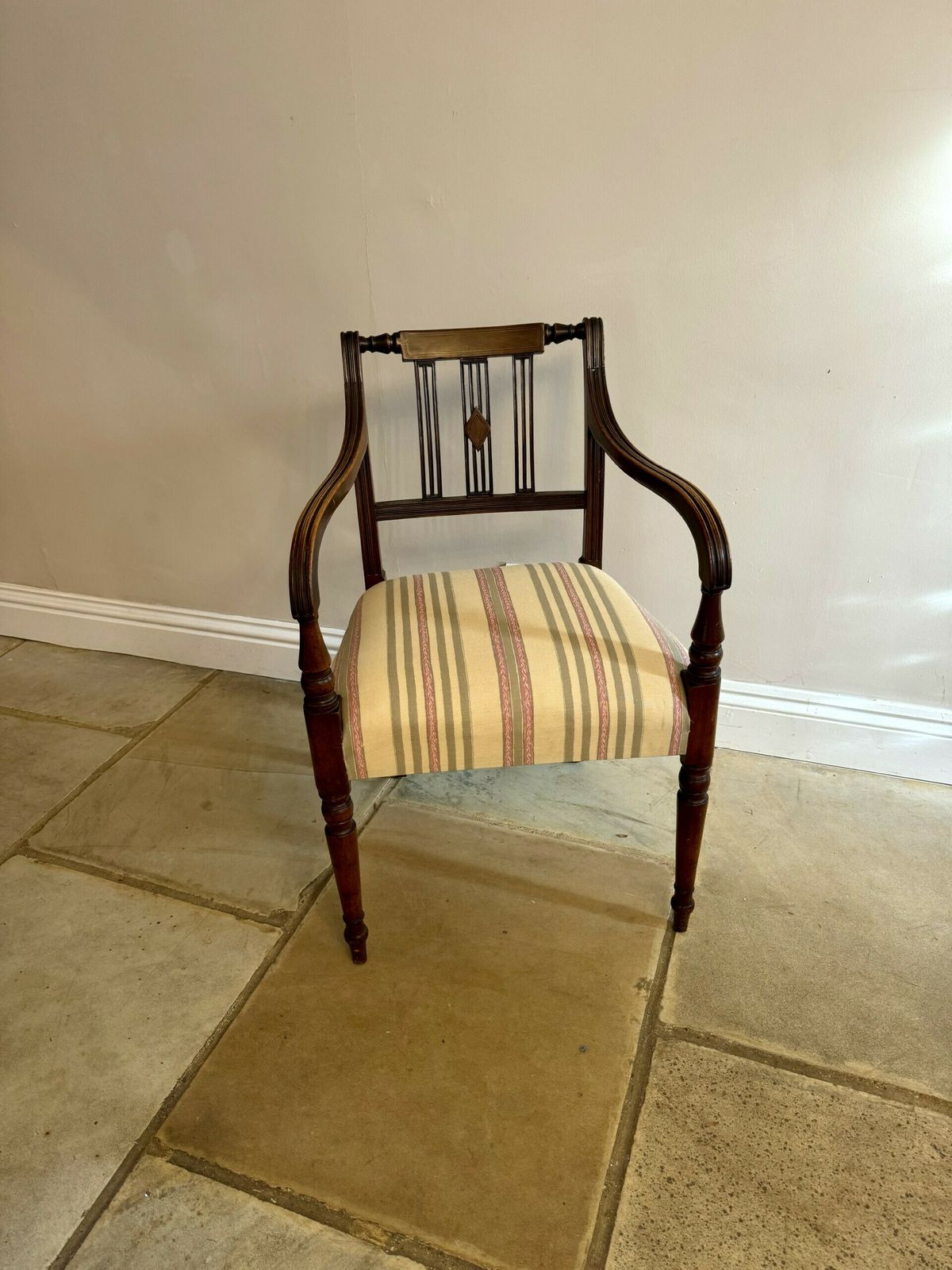 photo vintage Set Of Ten Antique George III Quality Mahogany Inlaid Dining Chairs