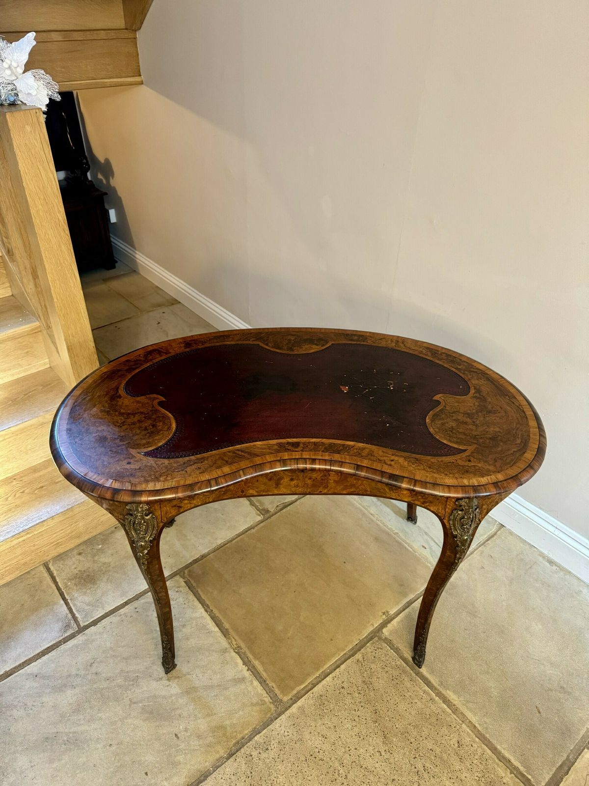 Victorian Freestanding Quality Inlaid Burr Walnut Kidney Writing Table photo 2650.0