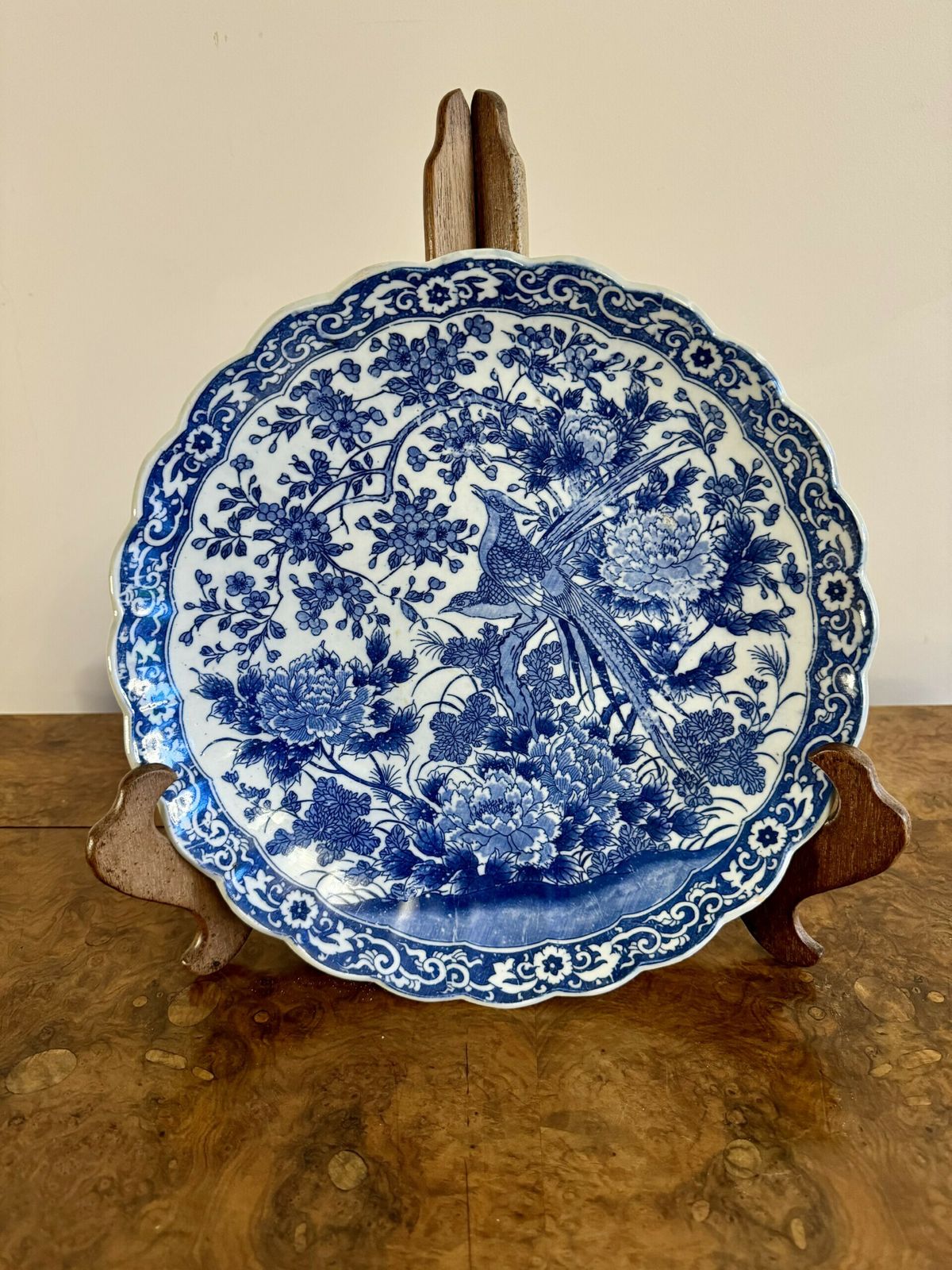 Quality Antique Japanese Blue And White Imari Scalloped Edge Plate photo for sale