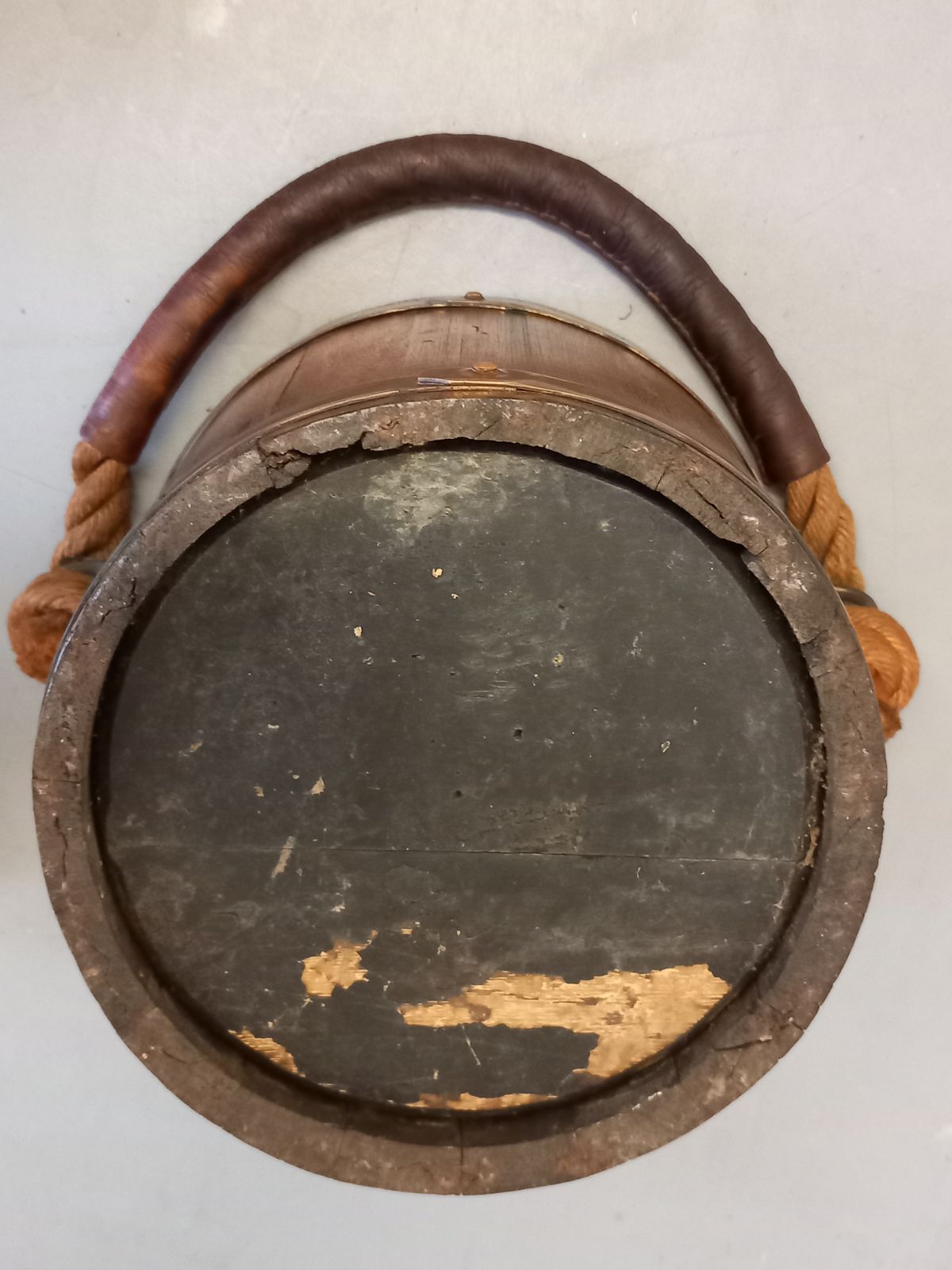 Brass Bound Wooden Bucket, 1910s photo vinterior