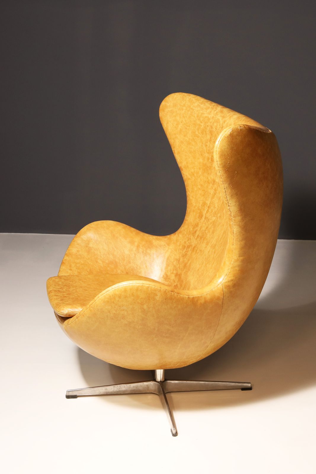 Leather Egg Chair 3316 By Arne Jacobsen, 1958 photo furniture