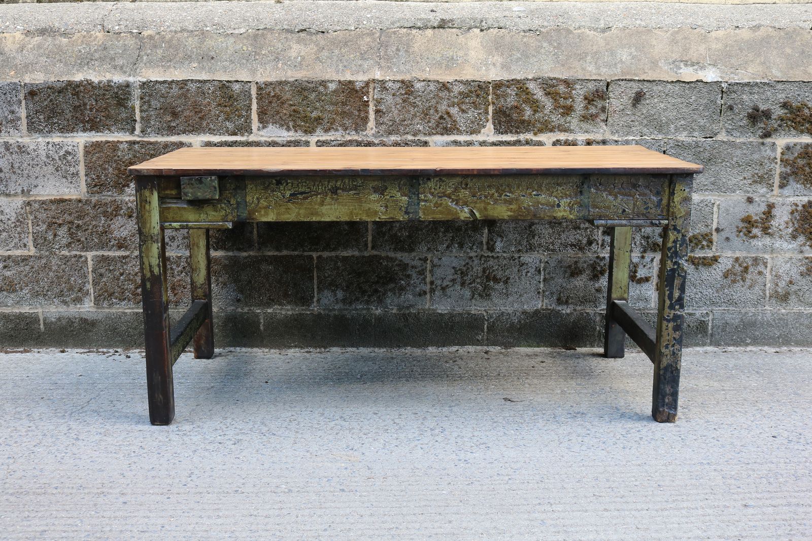 880.0 Rustic Farmhouse Table In Distressed Green photo
