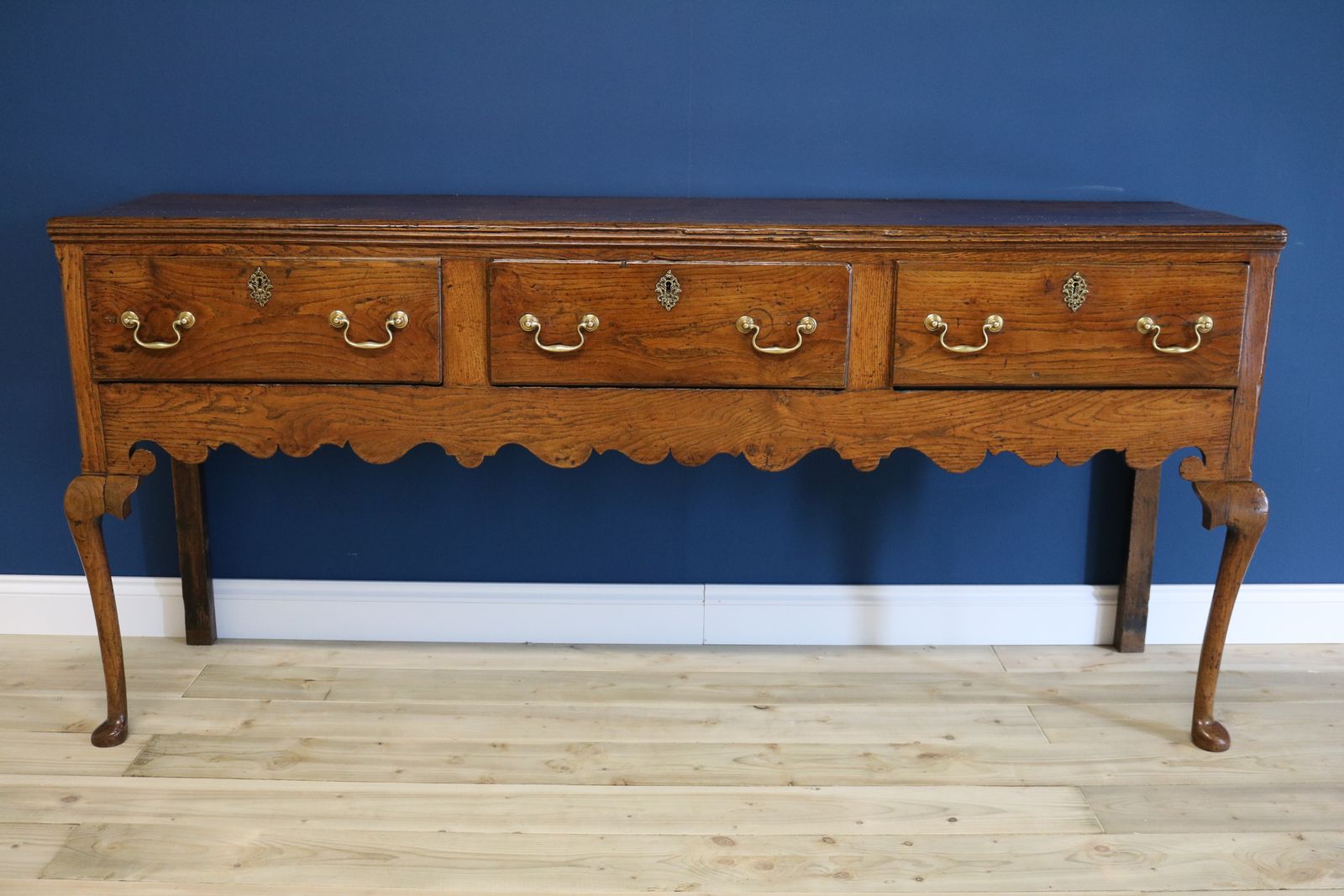 2400.0 Good 18th Century English Oak Side Table / Dresser Base photo