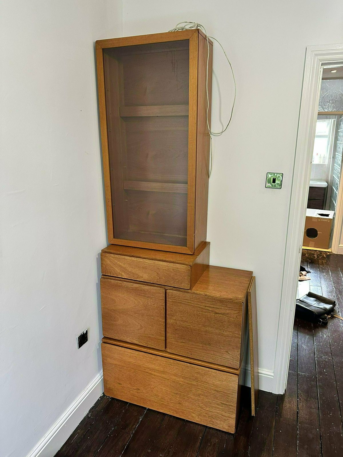 Beaver & Tapley Floating Drinks Cabinet photo vinterior