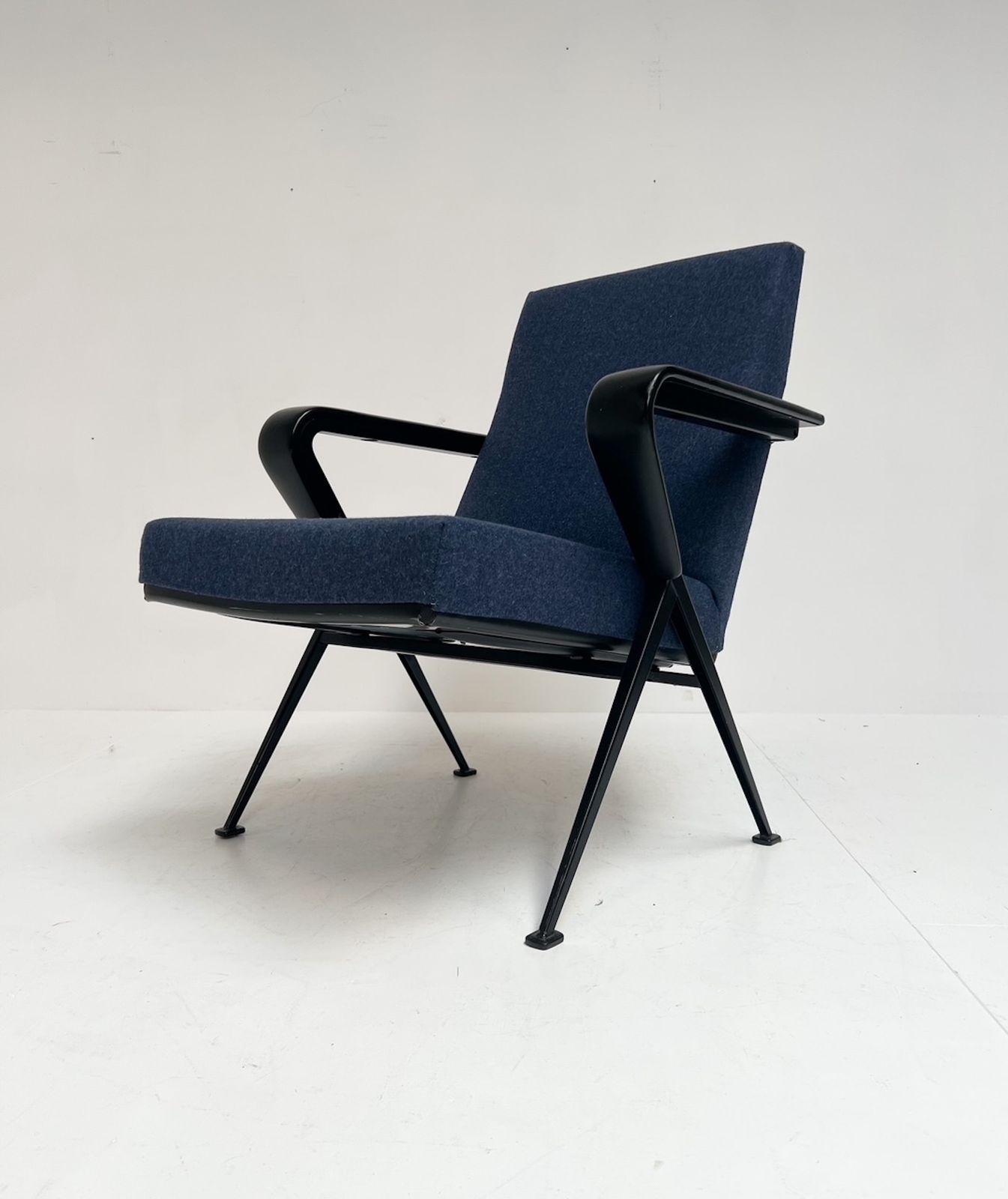 Repose Armchair By Friso Kramer For Circle De Ahrend – Repose Armchair By Friso Kramer For Circle De Ahrend, 1960s