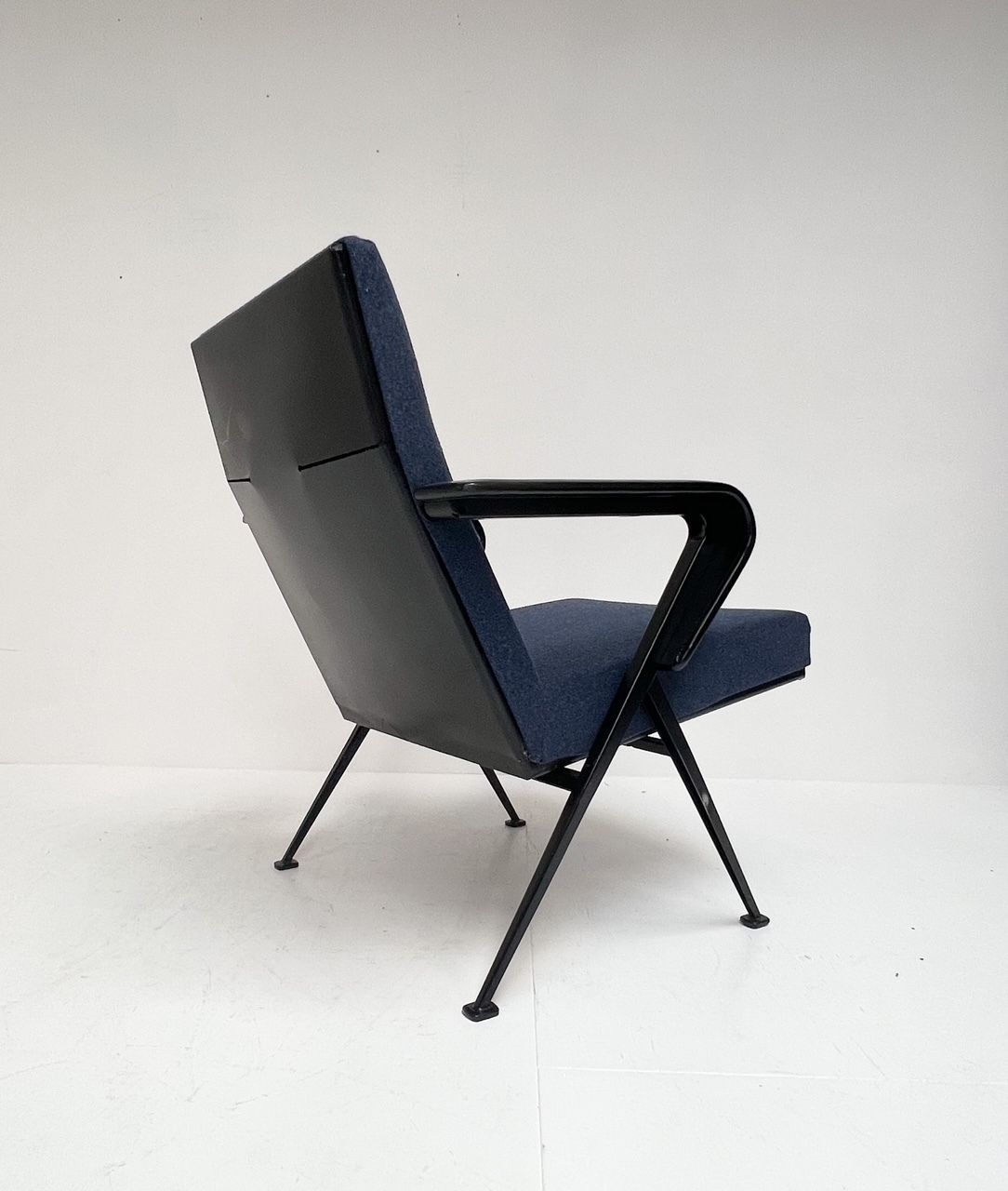 Repose Armchair By Friso Kramer For Circle De Ahrend – Repose Armchair By Friso Kramer For Circle De Ahrend, 1960s photo vinterior