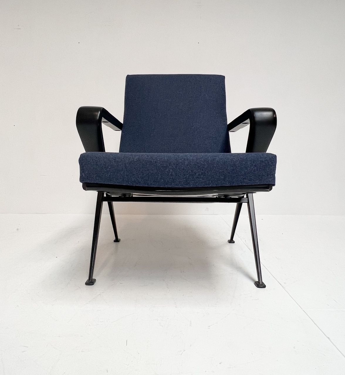 photo furniture Repose Armchair By Friso Kramer For Circle De Ahrend – Repose Armchair By Friso Kramer For Circle De Ahrend, 1960s