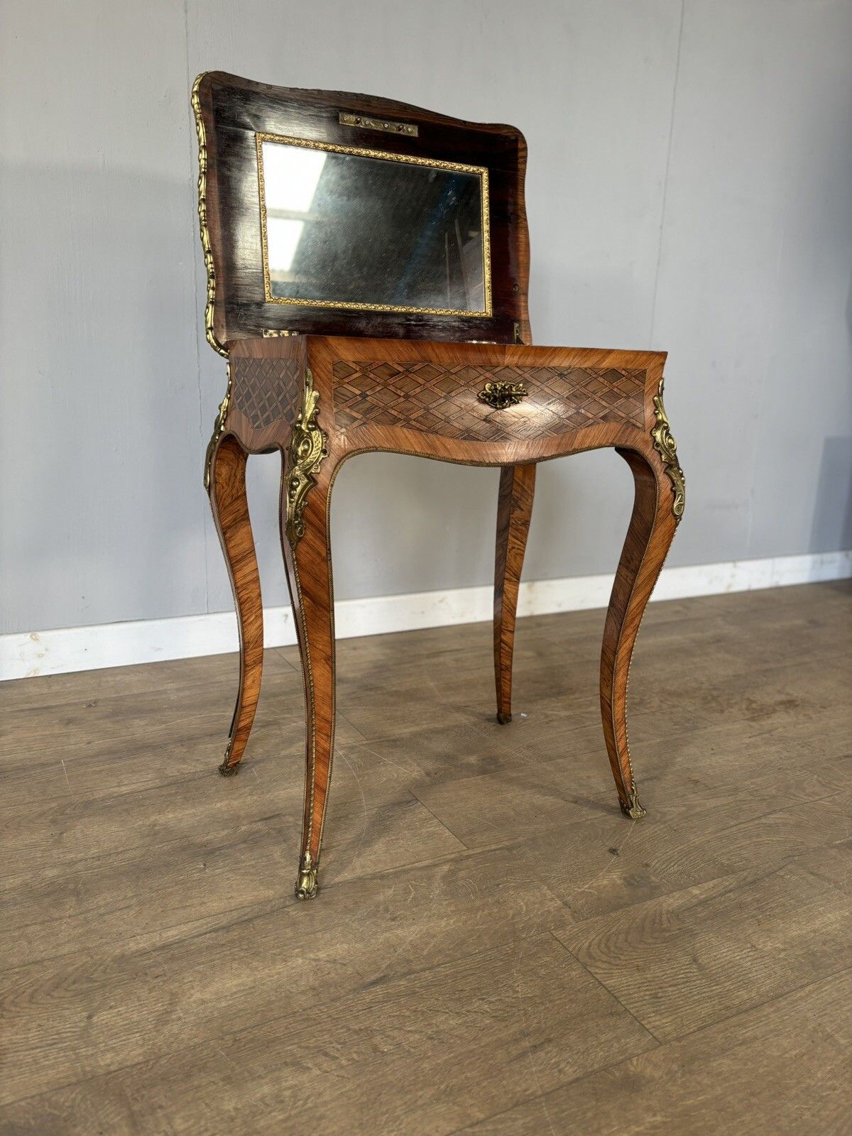 An Exceptional Quality Rosewood And Kingswood Ladys Vanity Set photo Furniture