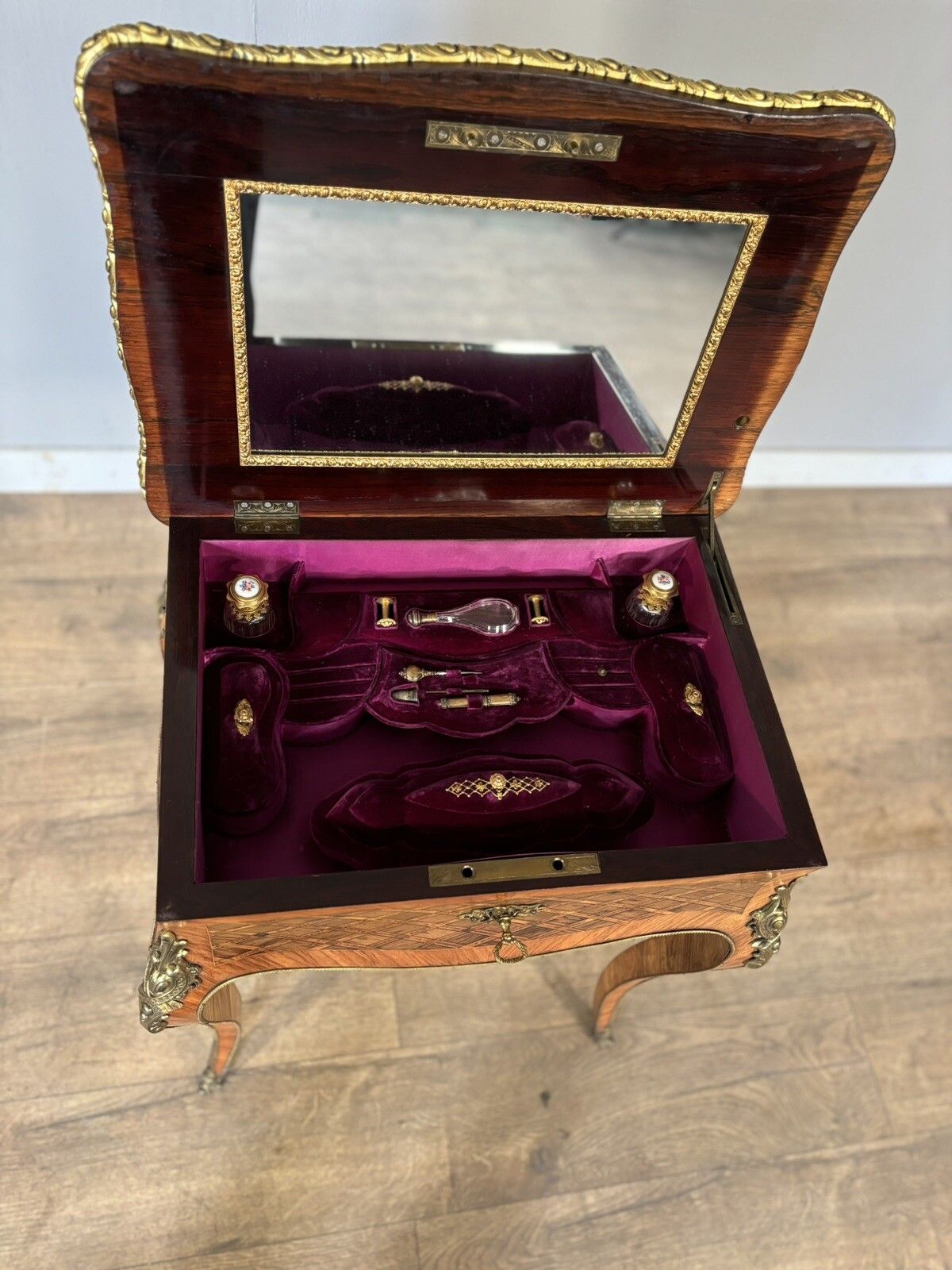 An Exceptional Quality Rosewood And Kingswood Ladys Vanity Set photo 1195.0