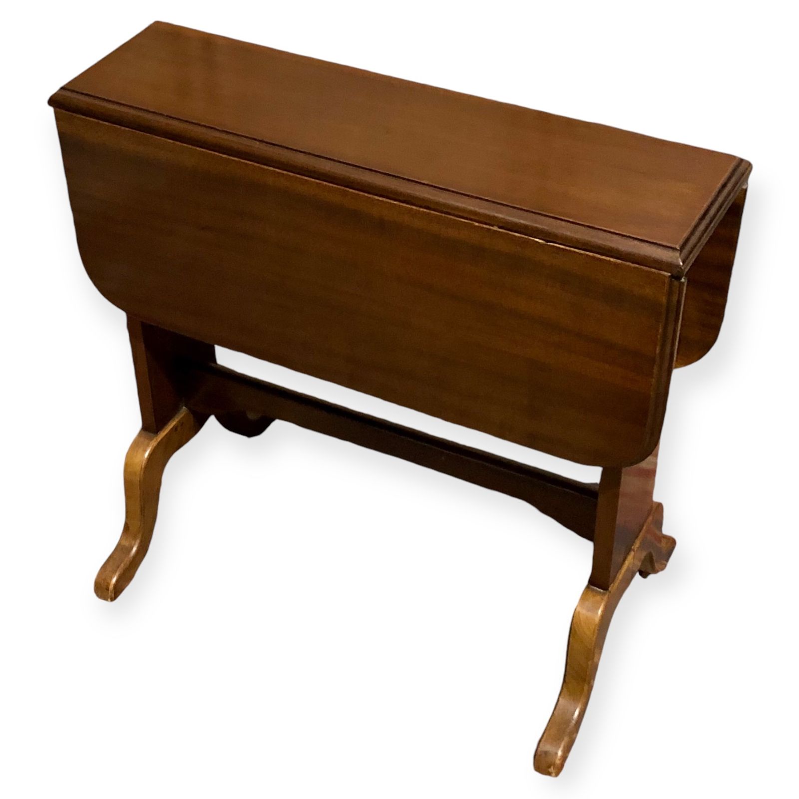 Handsome Vintage Mahogany Coffee / Occasional Table photo 139.0