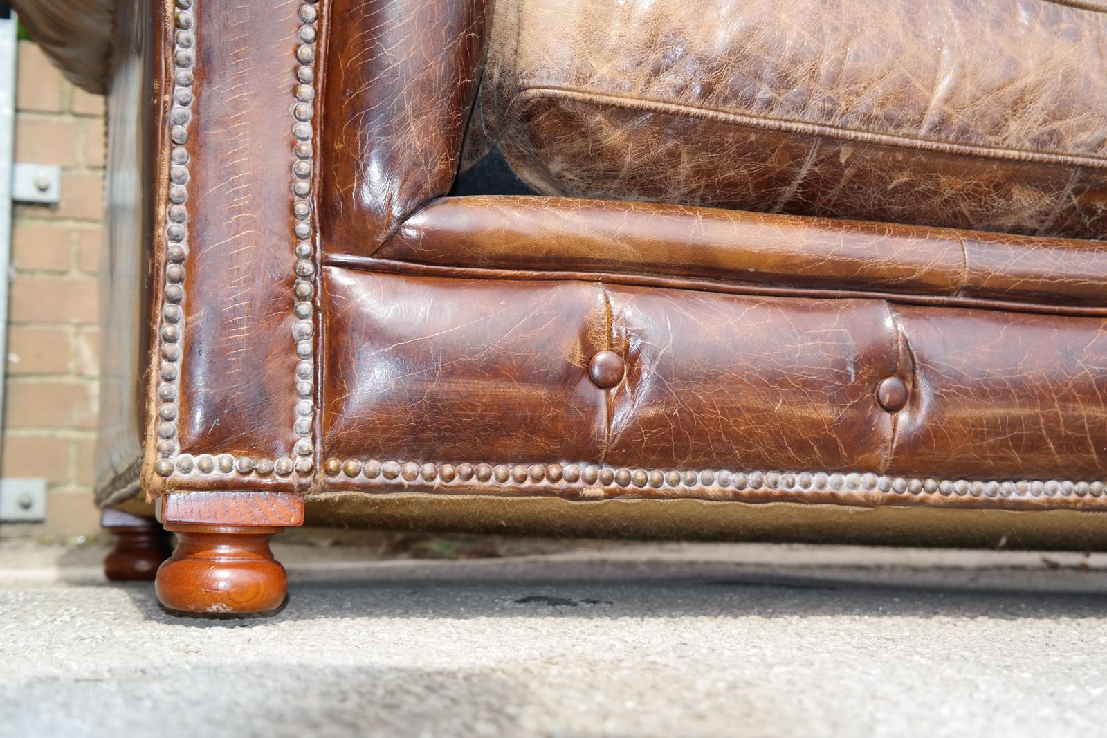 photo furniture Superb Timothy Oulton Westminster Feather 2.5 Seater Leather Sofa Vintage Cigar