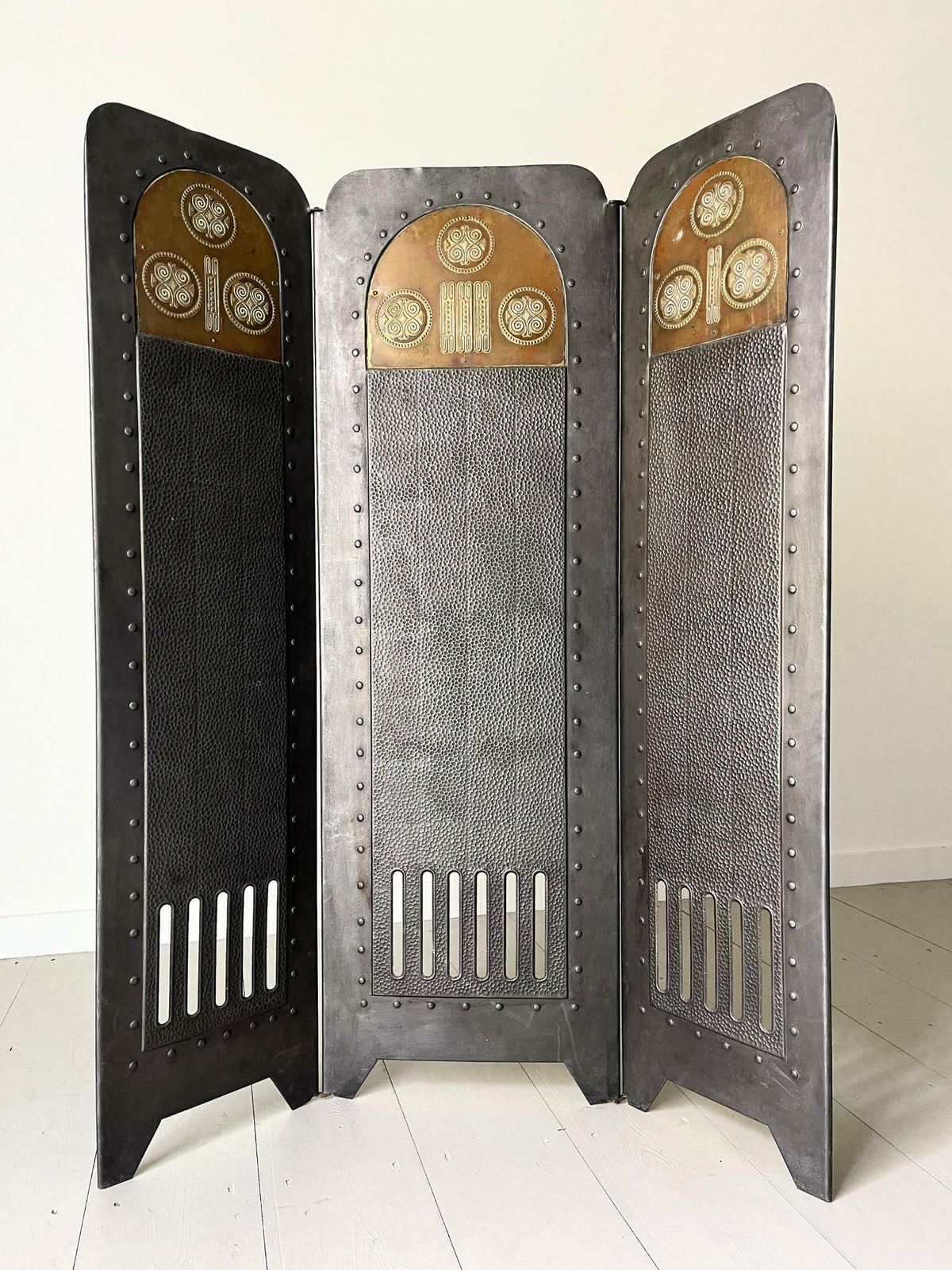 Secessionist Metal Screen, Antique Decorative Austrian Folding 3 Panel Fire Screen In Hammered Steel & Copper Relief C.1900 Vienna Secession photo buy
