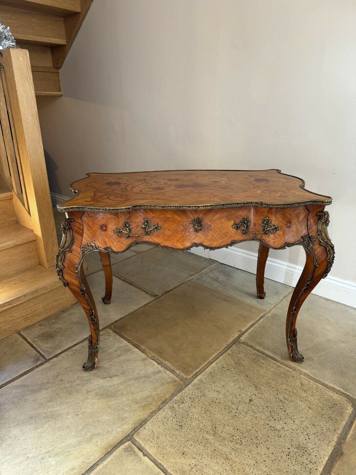 Outstanding Quality Antique 19th Century Freestanding French Kingwood Marquetry Inlaid Centre Table