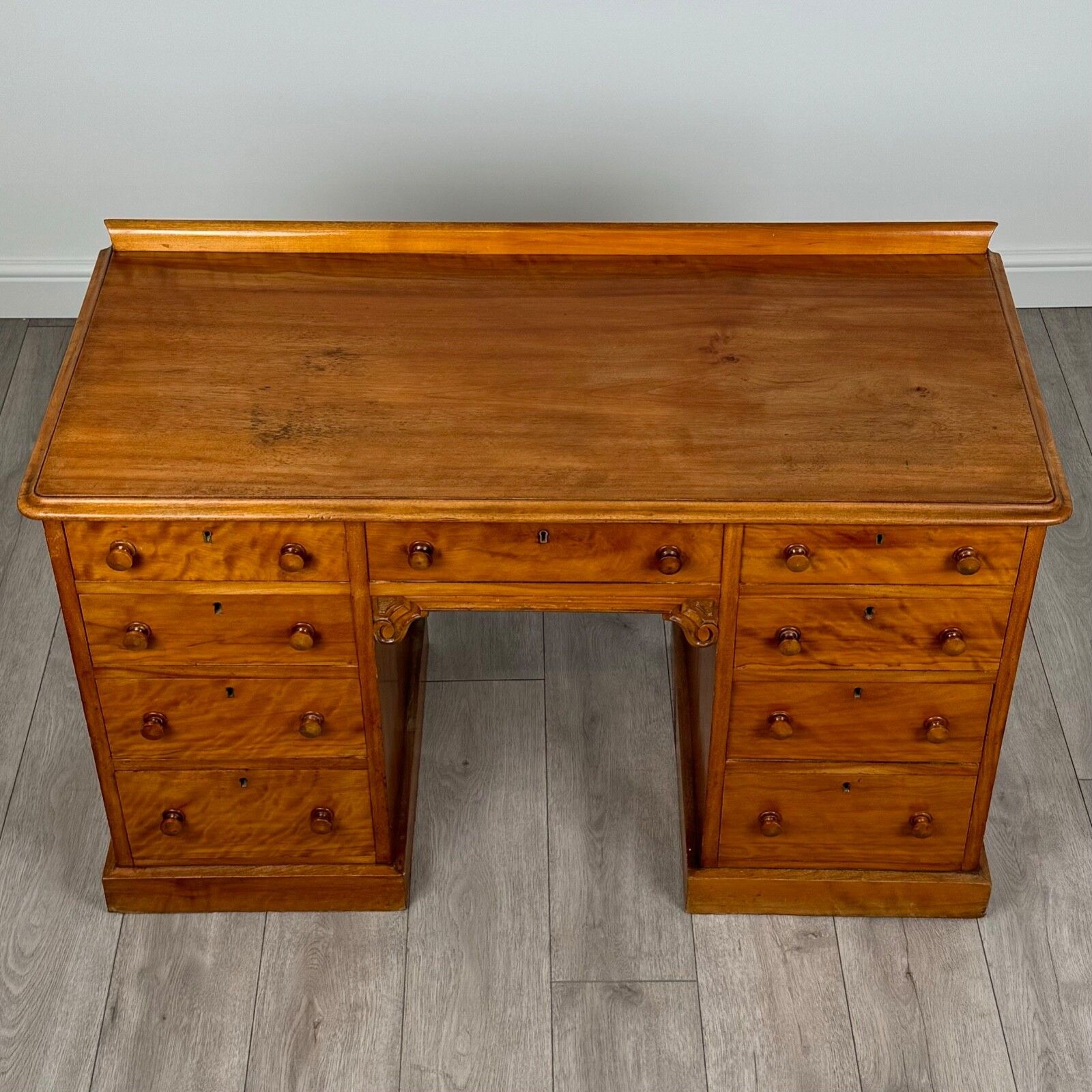 photo furniture Antique 19th Century Good Quality Satin Wood Desk