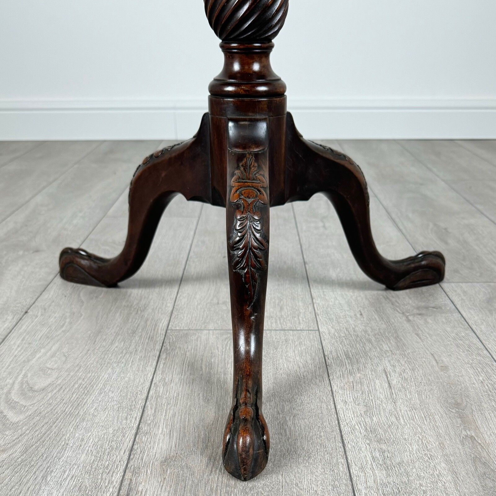 Antique 18th Century Mahogany Tripod Table With Piecrust Top photo 625.0