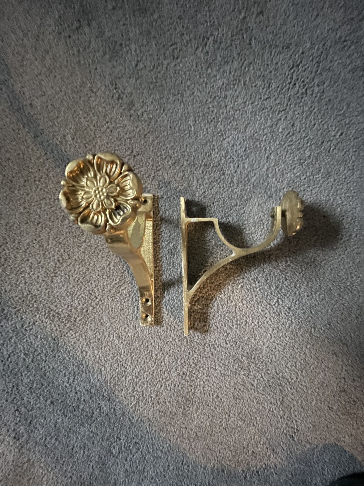 Wooden Curtain Pole (120cm Long X 4.5cm Diameter) With 2 Finials (14cm Long X 9cm Diameter), 10 Wooden Rings (9cm Diameter) And Pair Of Brass Bracket photo for sale