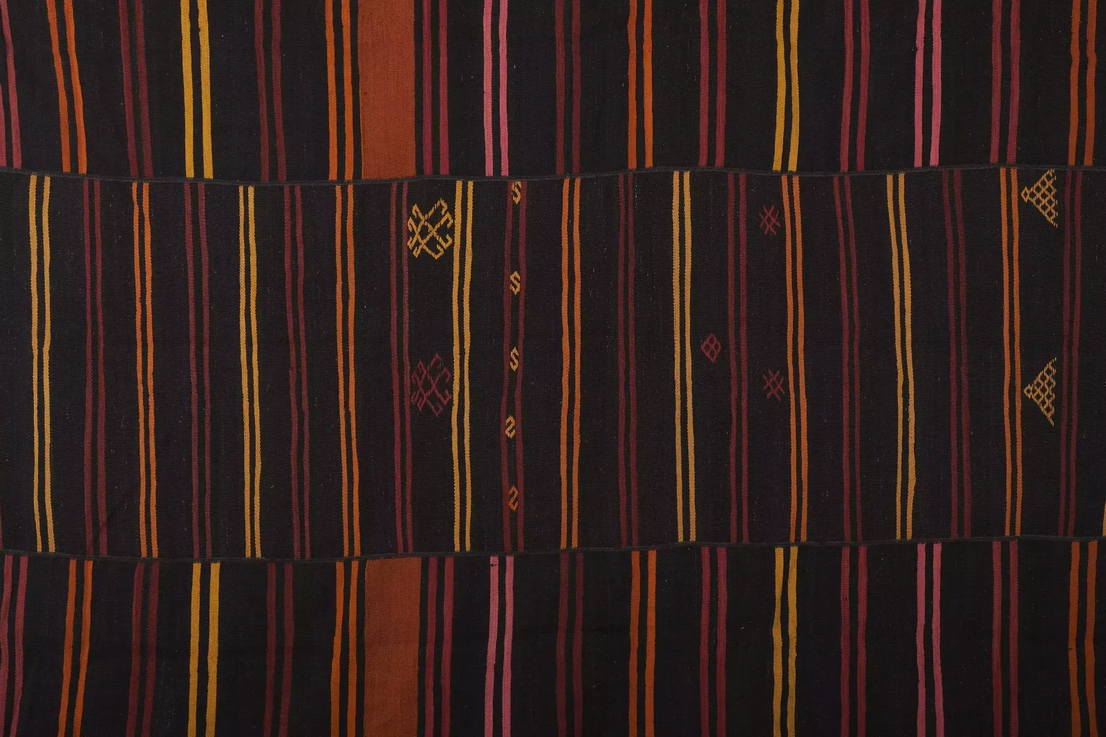 Kilim Rug From Konya, Central Anatolia 10'2" X 11'8" photo vinterior