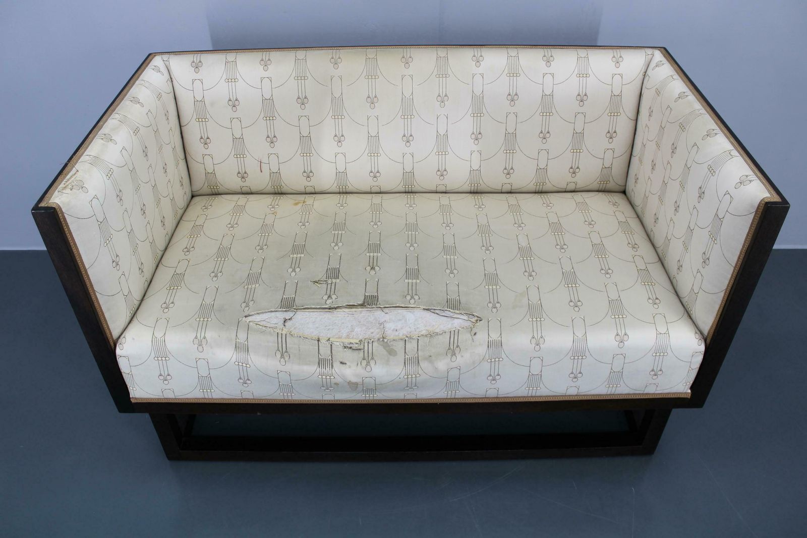 photo furniture Josef Hoffmann "Cabinet" Sofa By Wittmann, Austria