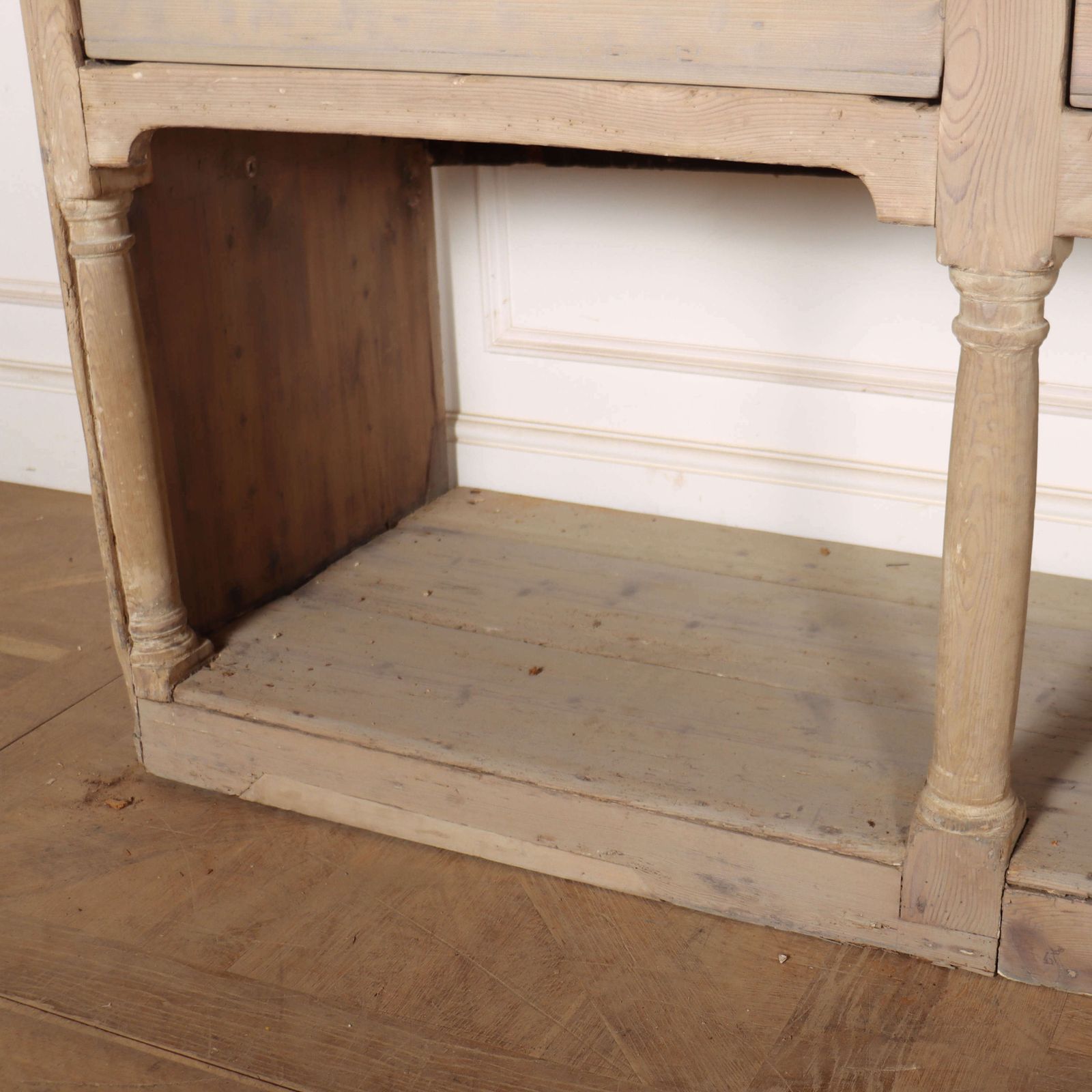 19194.0 18th Century Georgian Bath Basement Dresser photo