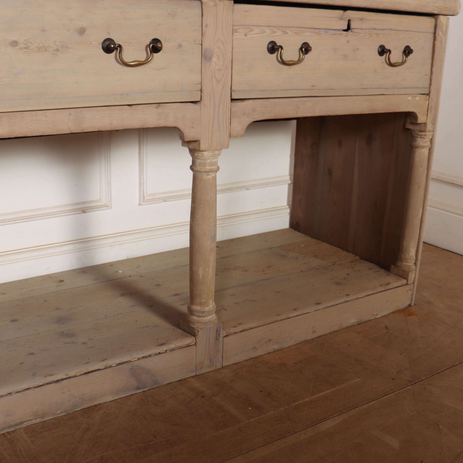 photo vinterior 18th Century Georgian Bath Basement Dresser