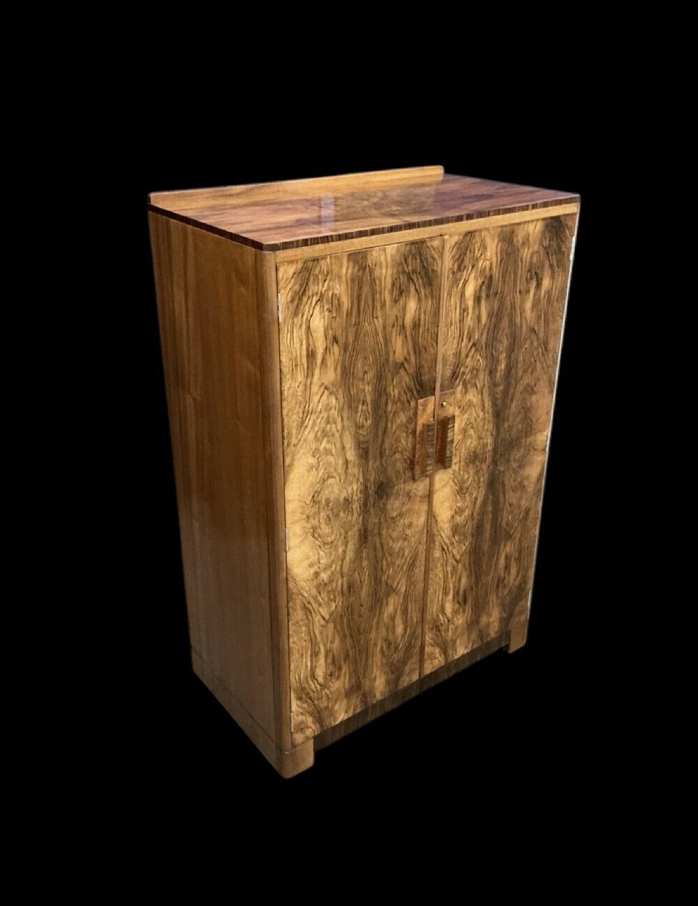 Art Deco Tallboy photo vinterior