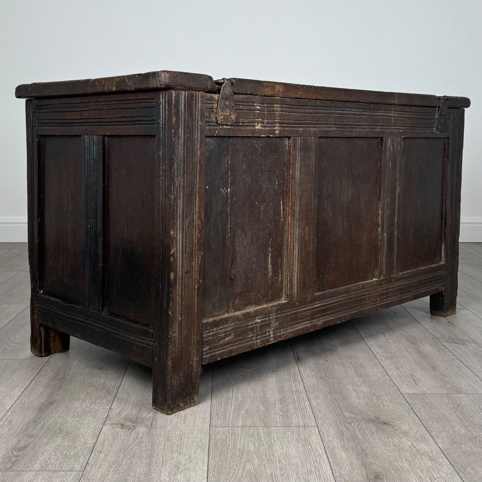 Antique 17th Century Coffer Of Excellent Quality In Oak photo Furniture