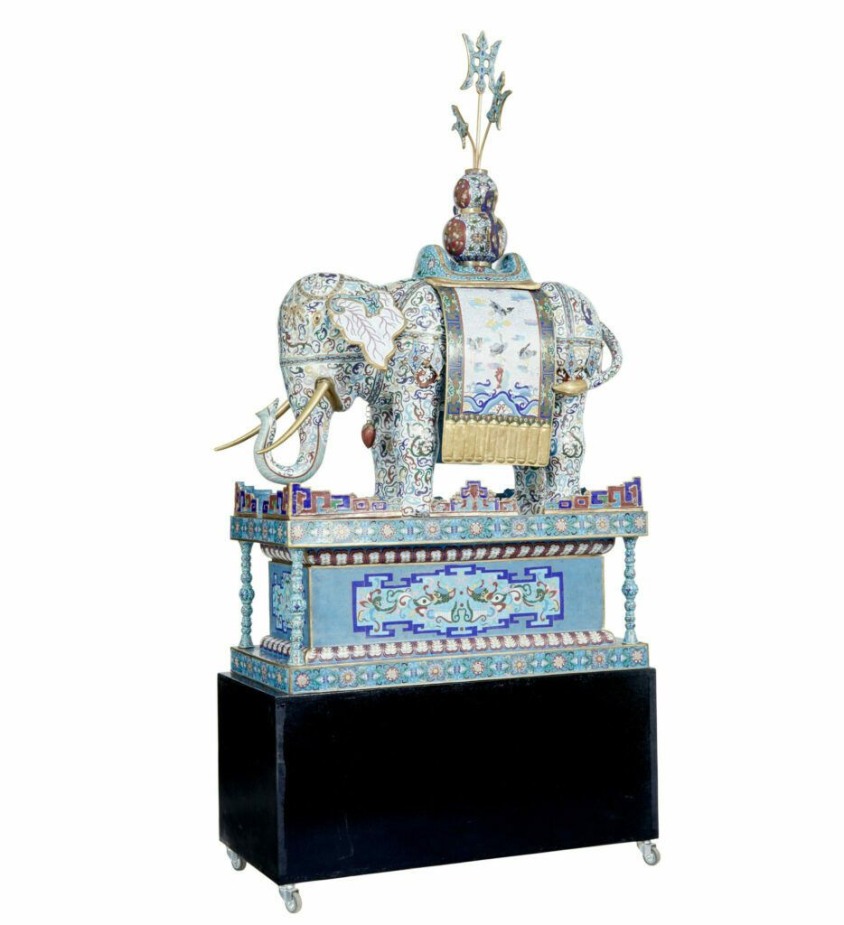 photo vintage Early 20th Century Large Chinese Cloisonne Enamel Elephant