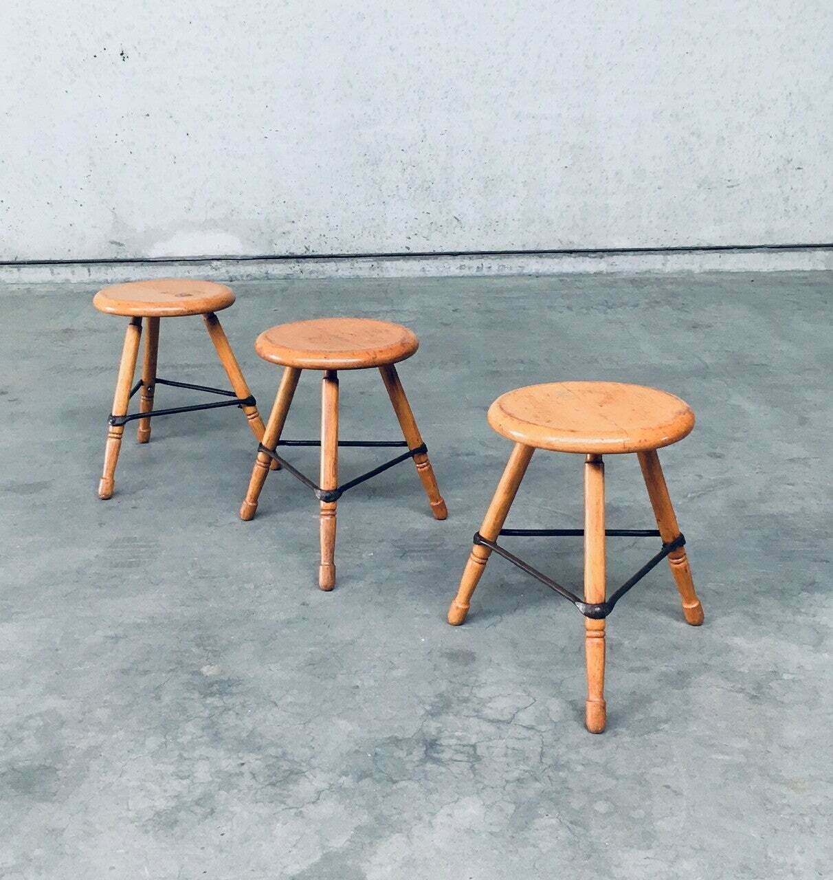Industrial Design Lage Driepoot Krukken Set, België Ca. Jaren 1950 photo vintage