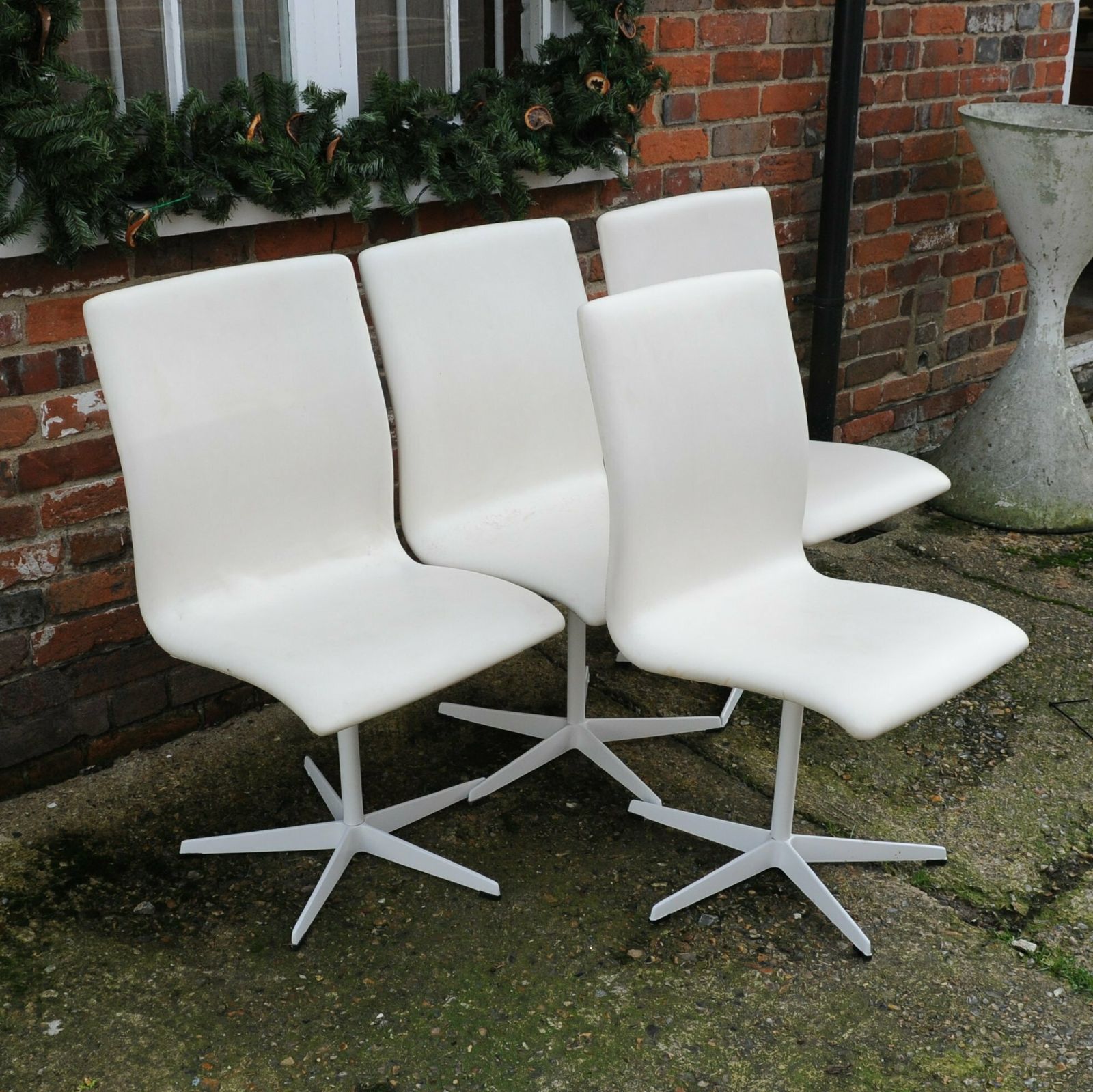 Furniture 'Oxford' Swivel Chairs In White By Arne Jacobsen For Fritz Hansen, 1965, Set Of 4 photo
