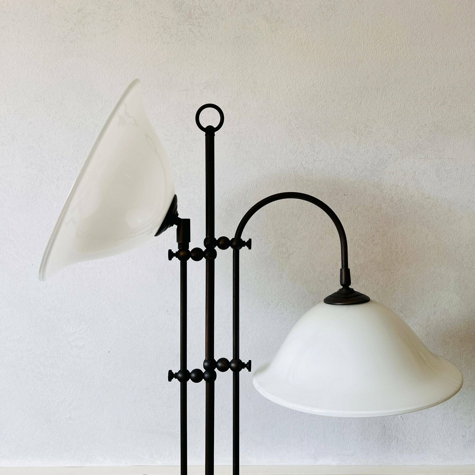 Vintage Staande Vloerlamp, 2 Melkglazen Kappen, Design Uit De Jaren 70 photo furniture