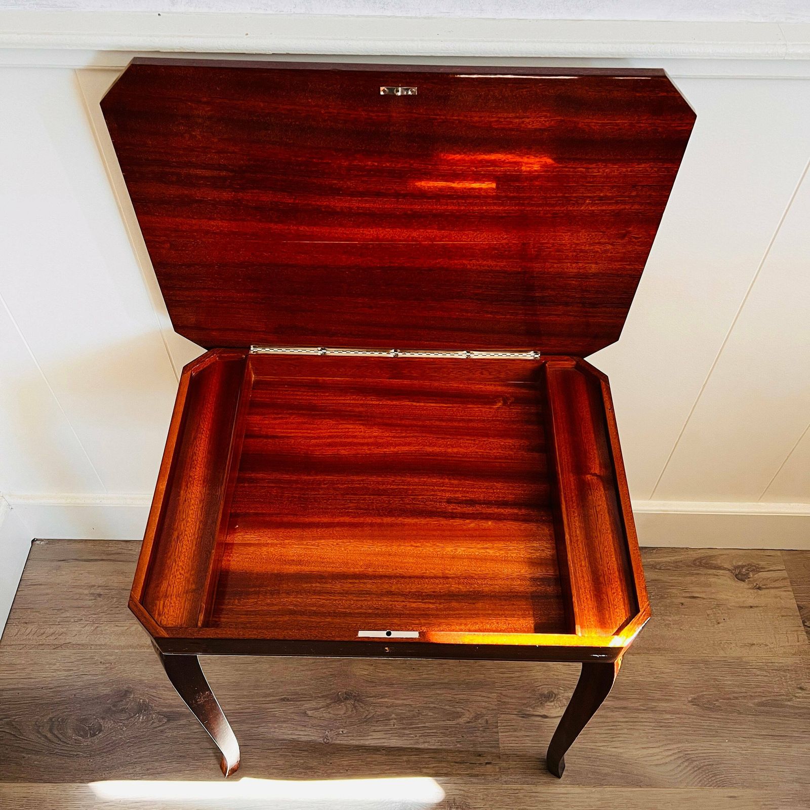 Italiaanse Muzikale Tafel Met Marqueterie Inlegwerk, Interieurstuk photo vintage
