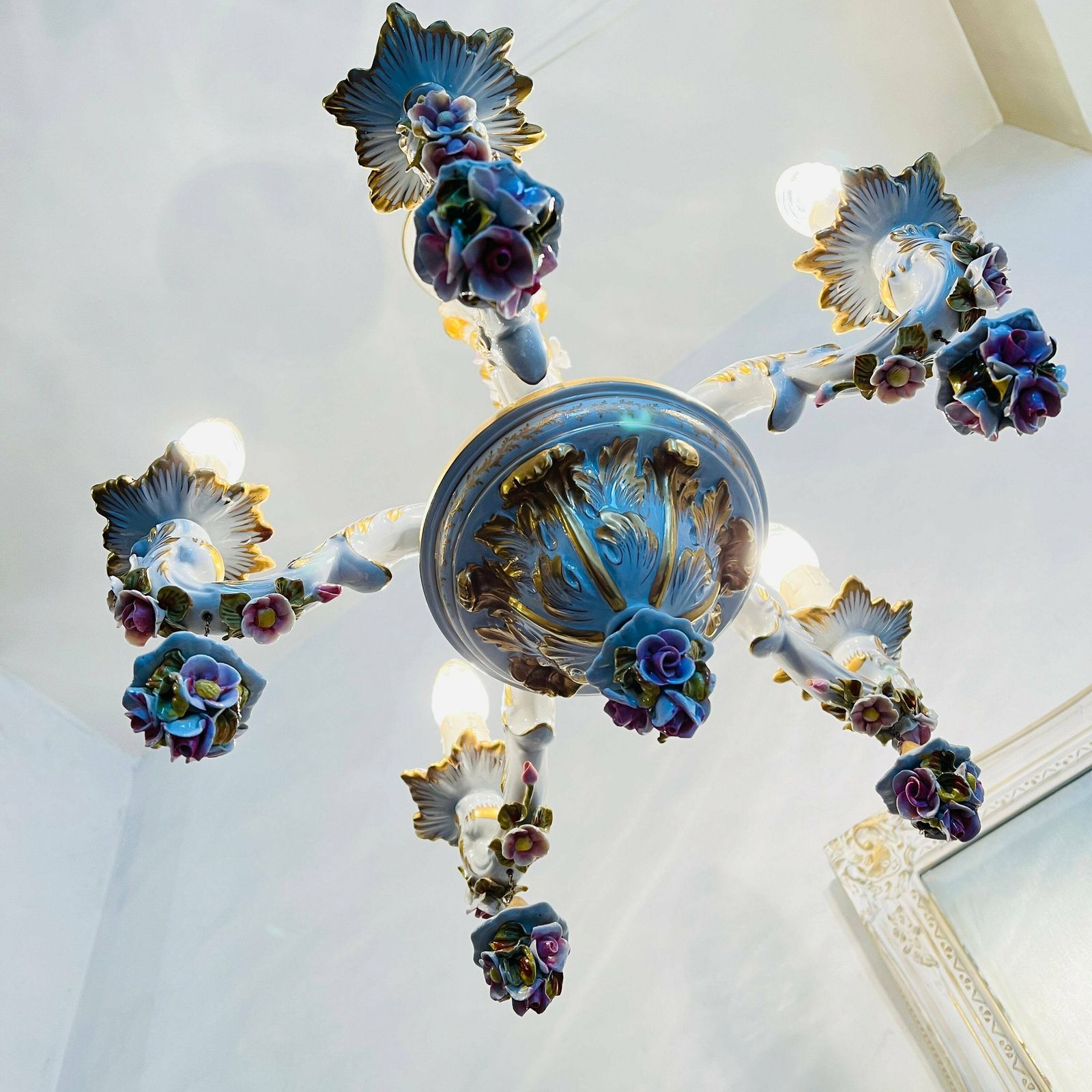 photo for sale Porseleinen Kroonluchter, Capodimonte Stijl, Kleine Roze Rozen, 5 Armen