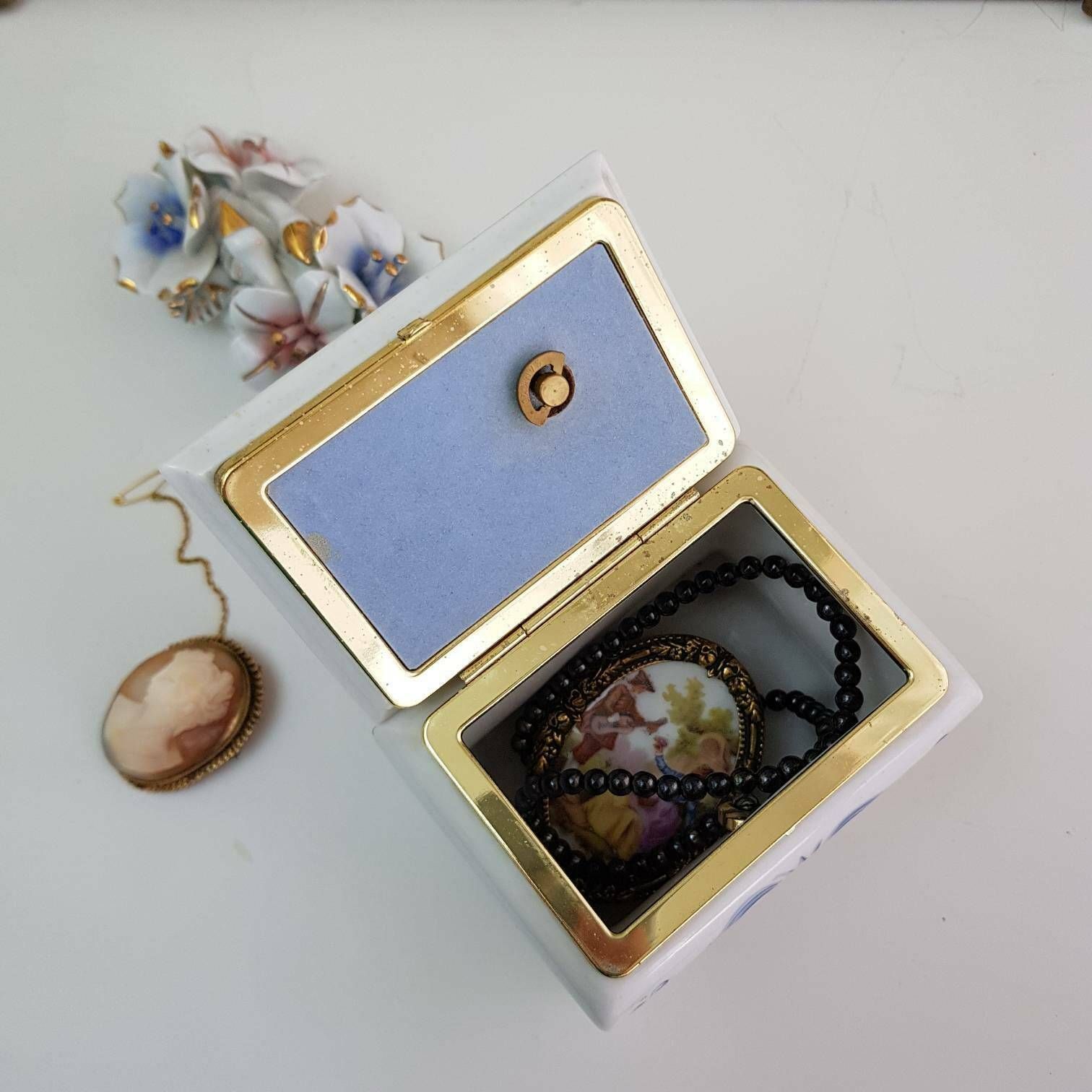 Vintage Muziekdoos, Sieradendoos, Snuisterijtjesdoos, Make Updoos, Melodiedoos, Made In England, Leuk Cadeau Idee photo Woonaccessoires