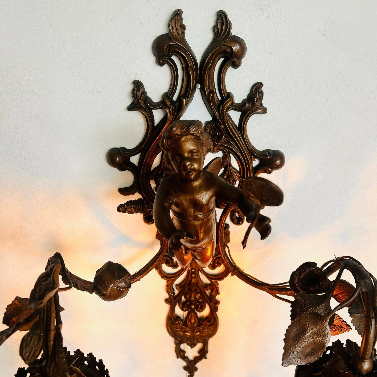 Unieke Franse Wandlamp Met Cherub/Putti, 2 Armen, Kristallen Lampenkap, Hanglamp, Binnenverlichting photo 894.0