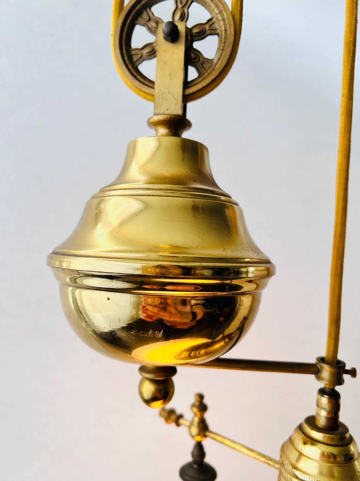 Vintage Messing Hanglamp Met Treksysteem photo vinterior