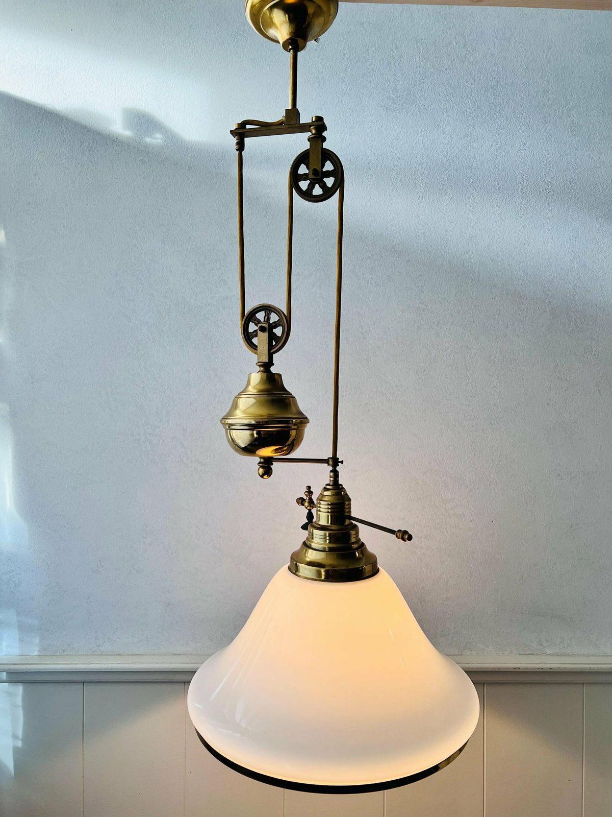 photo for sale Vintage Messing Hanglamp Met Treksysteem